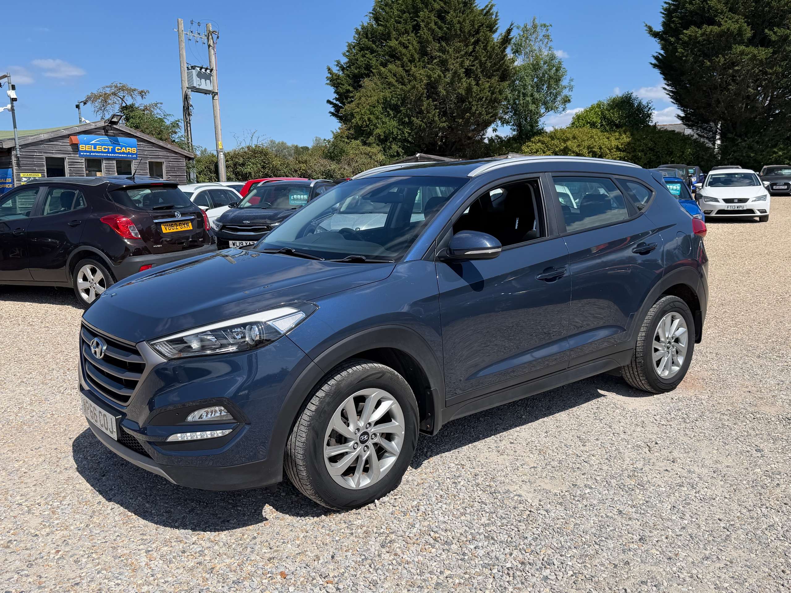 A 2017 HYUNDAI TUCSON 2.0 CRDi SE Nav SUV 5dr Diesel Manual 4WD Euro 6 (136 ps) A 2017 HYUNDAI TUCSON 2.0 CRDi SE Nav SUV 5dr Diesel Manual 4WD Euro 6 (136 ps)