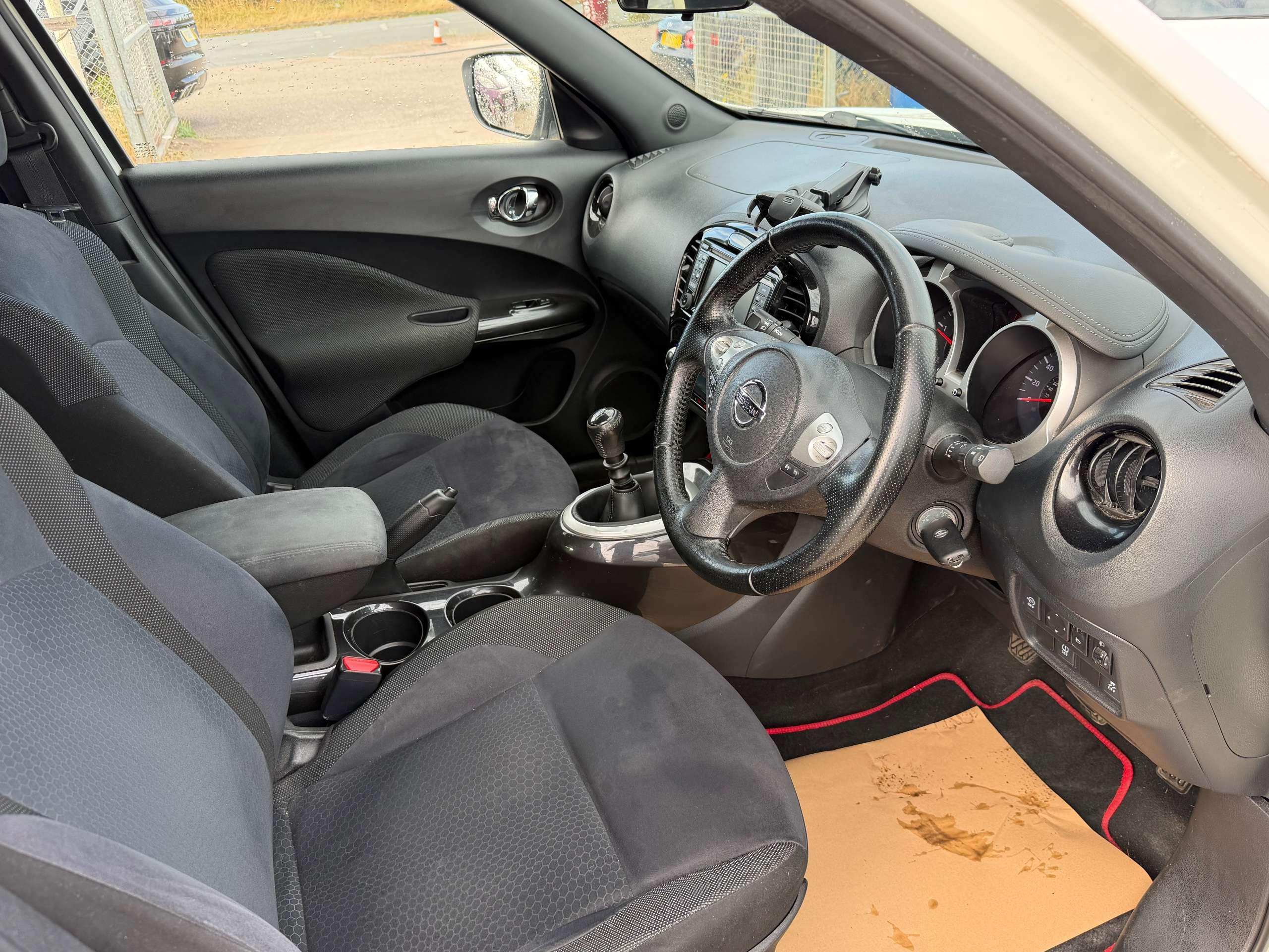 A 2015 NISSAN JUKE 1.5 dCi 8v Acenta Premium SUV 5dr Diesel Manual Euro 5 (s/s) (110 ps) A 2015 NISSAN JUKE 1.5 dCi 8v Acenta Premium SUV 5dr Diesel Manual Euro 5 (s/s) (110 ps)