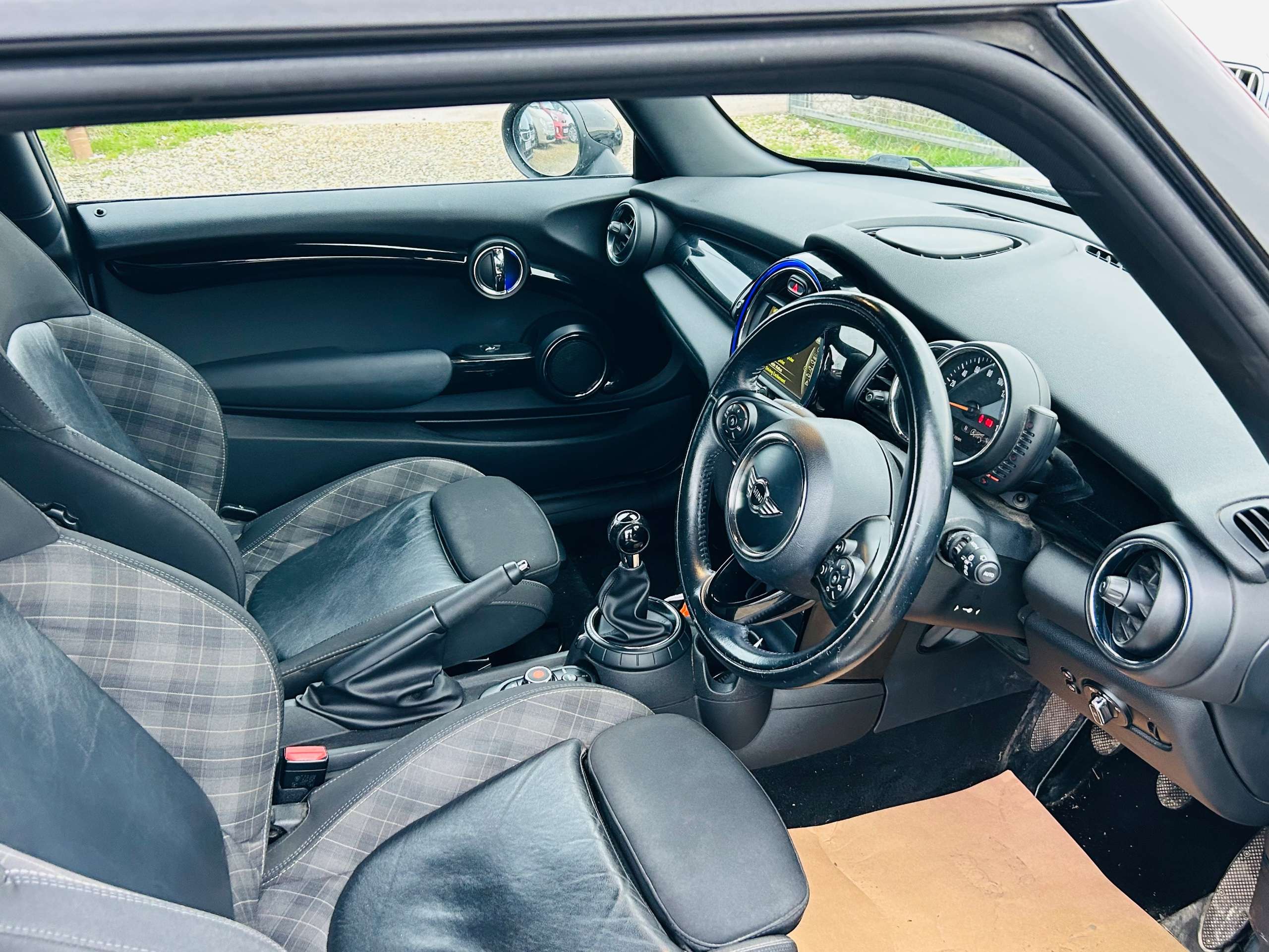 A 2016 MINI HATCH 1.5 Cooper Hatchback 3dr Petrol Manual Euro 6 (s/s) (136 ps) A 2016 MINI HATCH 1.5 Cooper Hatchback 3dr Petrol Manual Euro 6 (s/s) (136 ps)