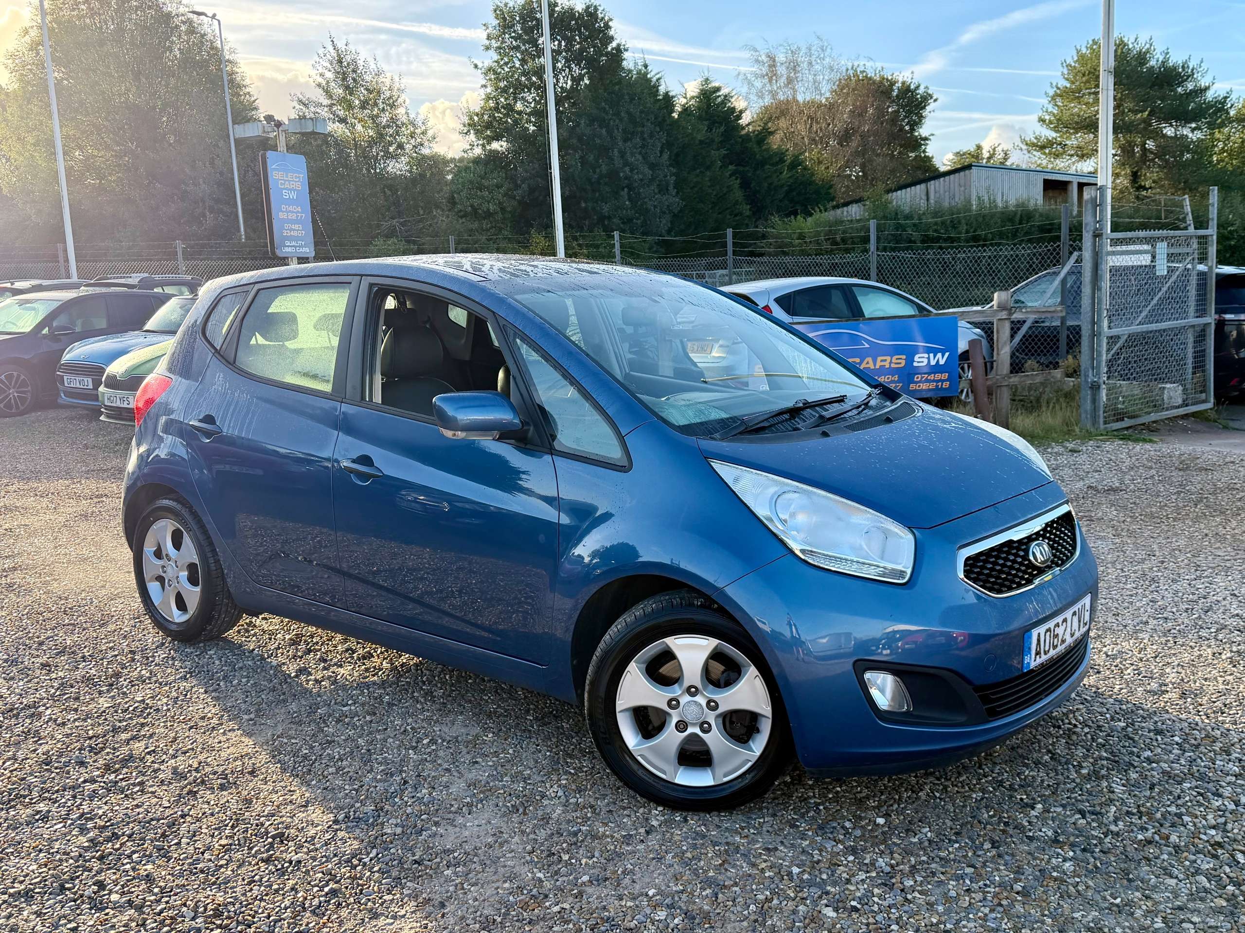 A 2012 KIA VENGA 1.6 3 MPV 5dr Petrol Auto Euro 5 (Sat Nav) (123 bhp) A 2012 KIA VENGA 1.6 3 MPV 5dr Petrol Auto Euro 5 (Sat Nav) (123 bhp)