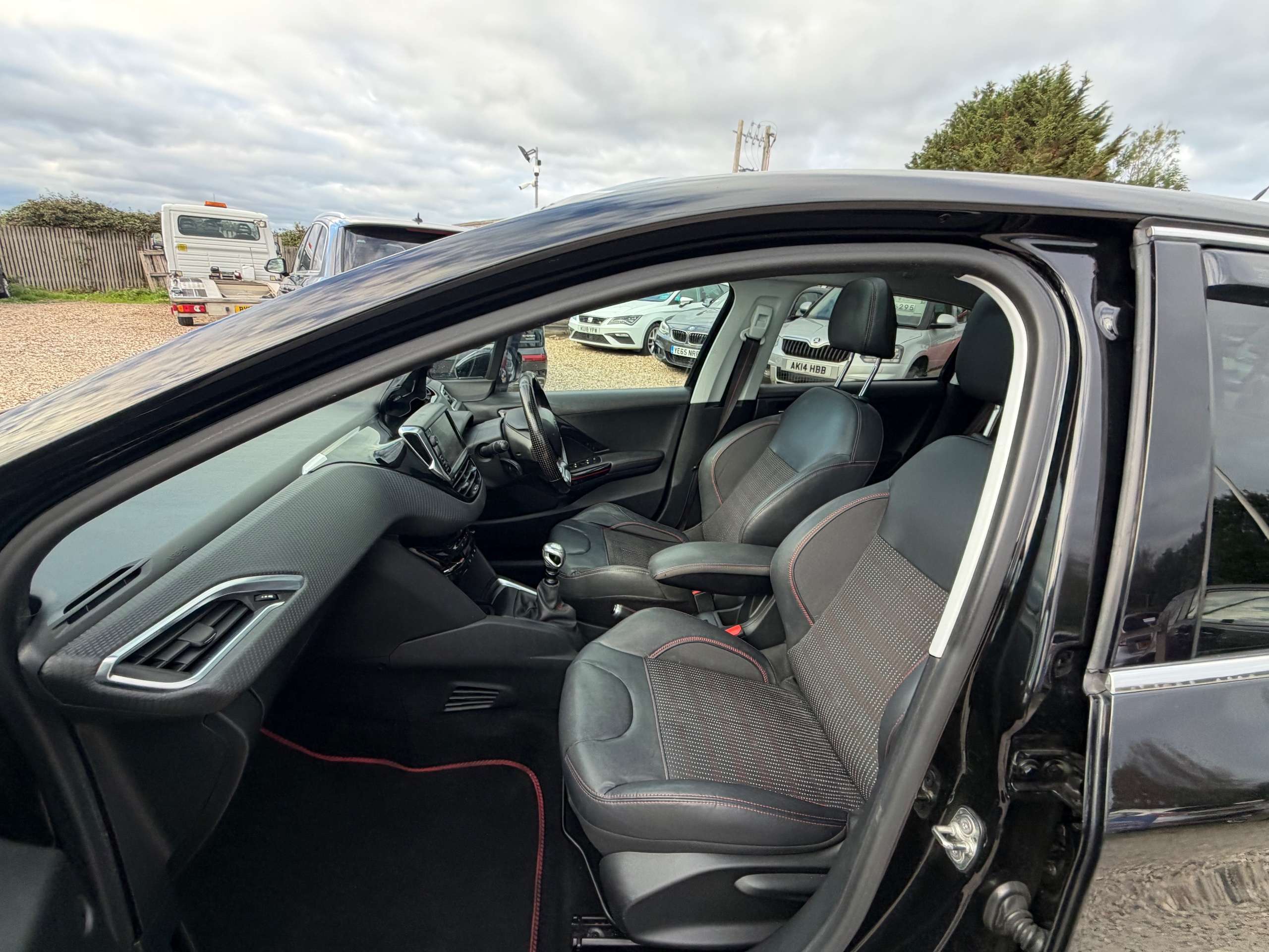 2016 PEUGEOT 208 2016 PEUGEOT 208