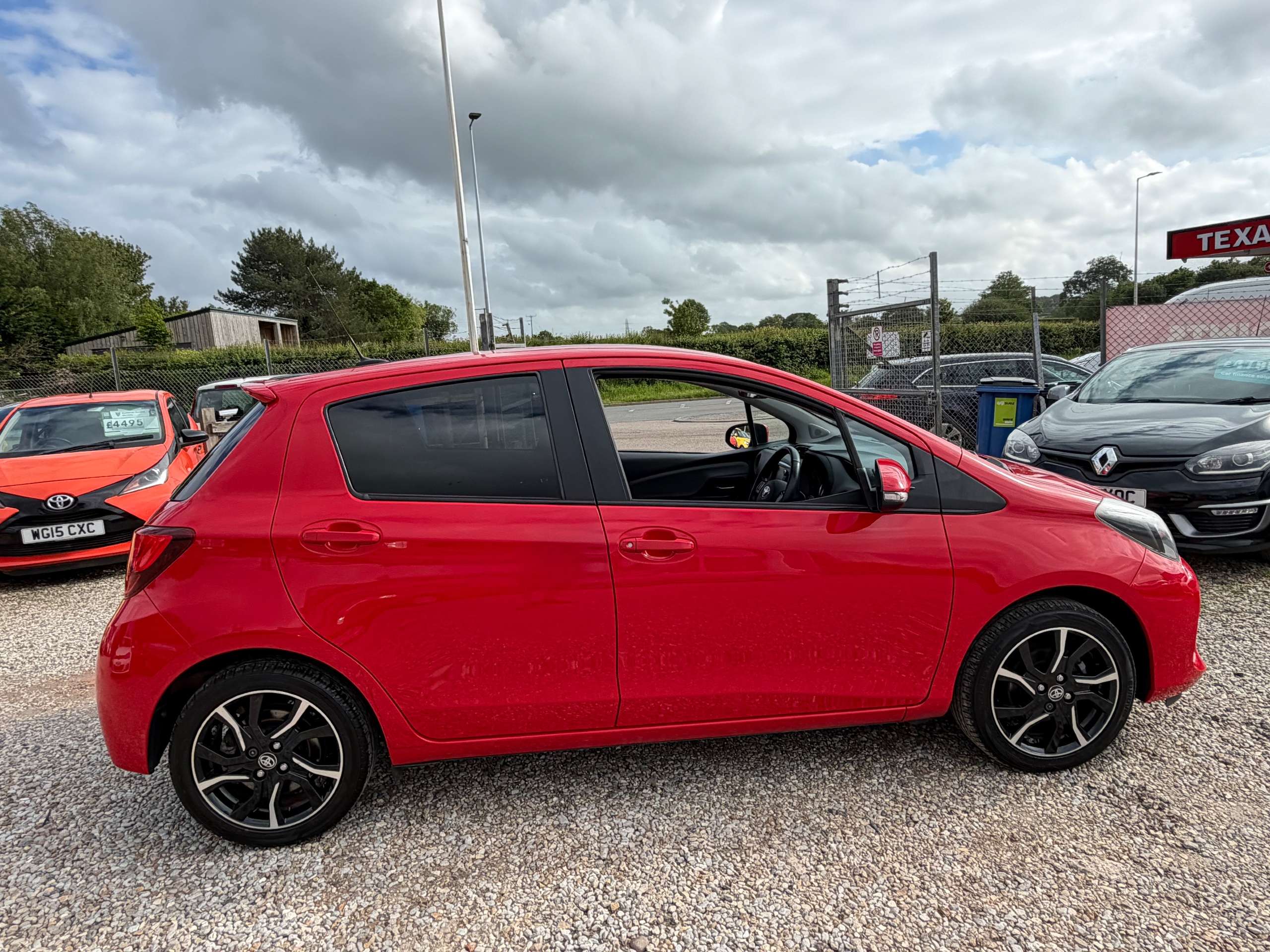 2015 TOYOTA YARIS 2015 TOYOTA YARIS