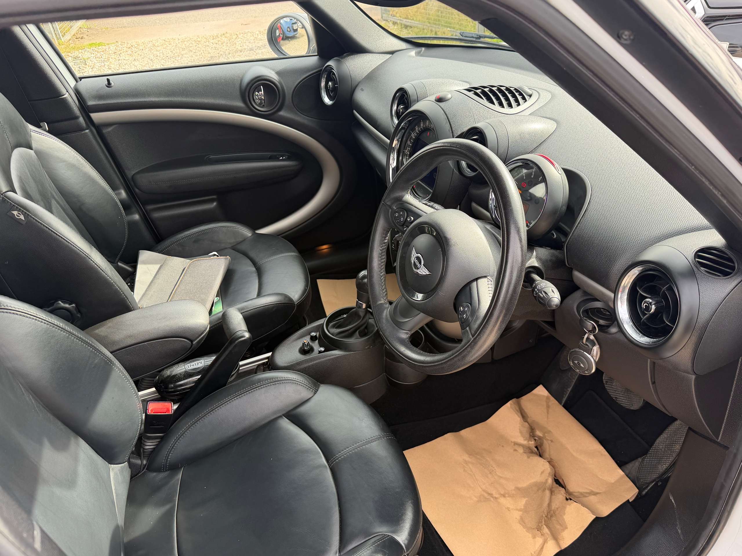 A 2014 MINI COUNTRYMAN 2.0 Cooper D SUV 5dr Diesel Auto ALL4 Euro 5 (112 ps) A 2014 MINI COUNTRYMAN 2.0 Cooper D SUV 5dr Diesel Auto ALL4 Euro 5 (112 ps)