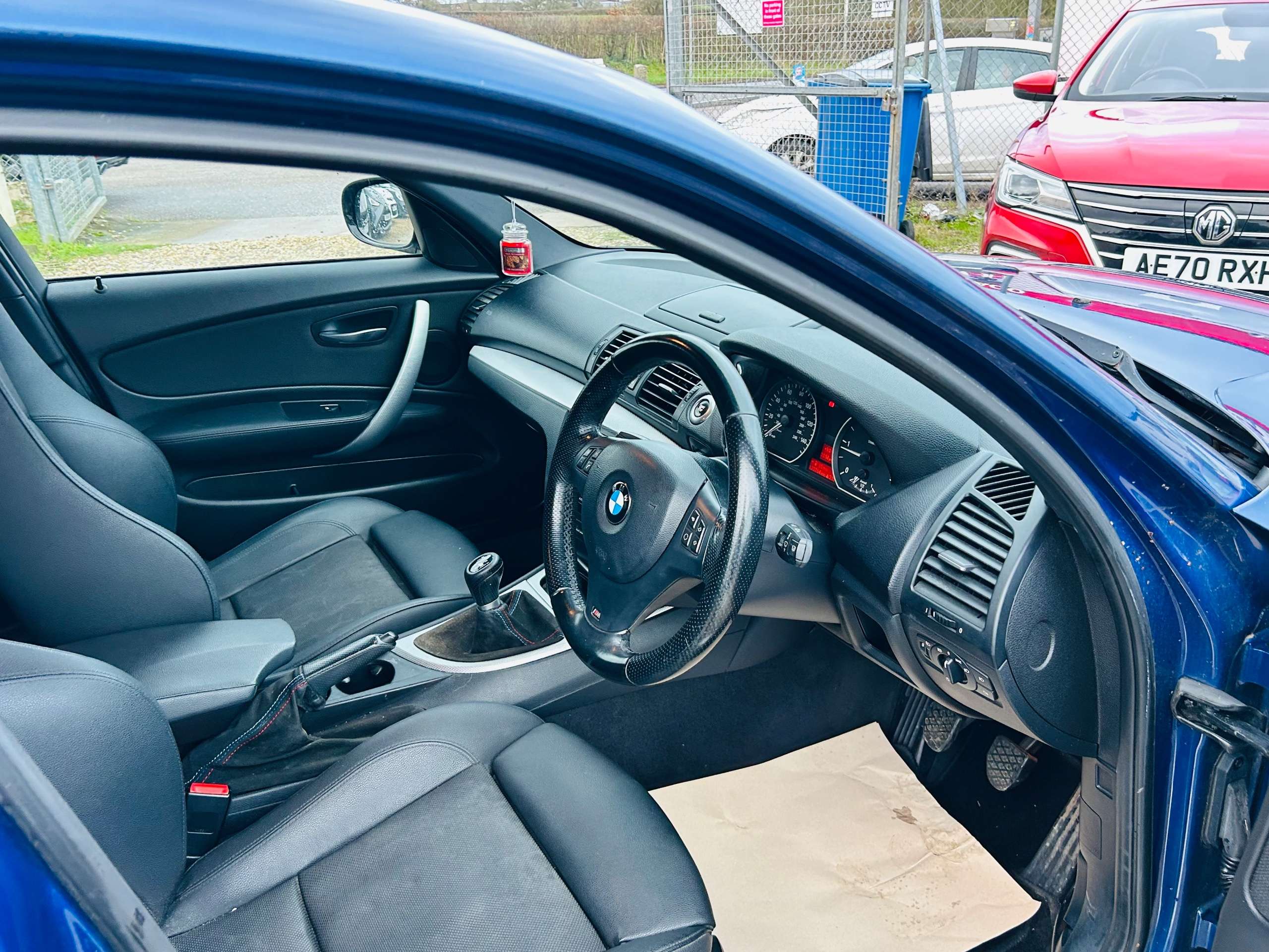 A 2011 BMW 1 SERIES 2.0 118d M Sport Hatchback 5dr Diesel Manual Euro 5 (s/s) (143 ps) A 2011 BMW 1 SERIES 2.0 118d M Sport Hatchback 5dr Diesel Manual Euro 5 (s/s) (143 ps)