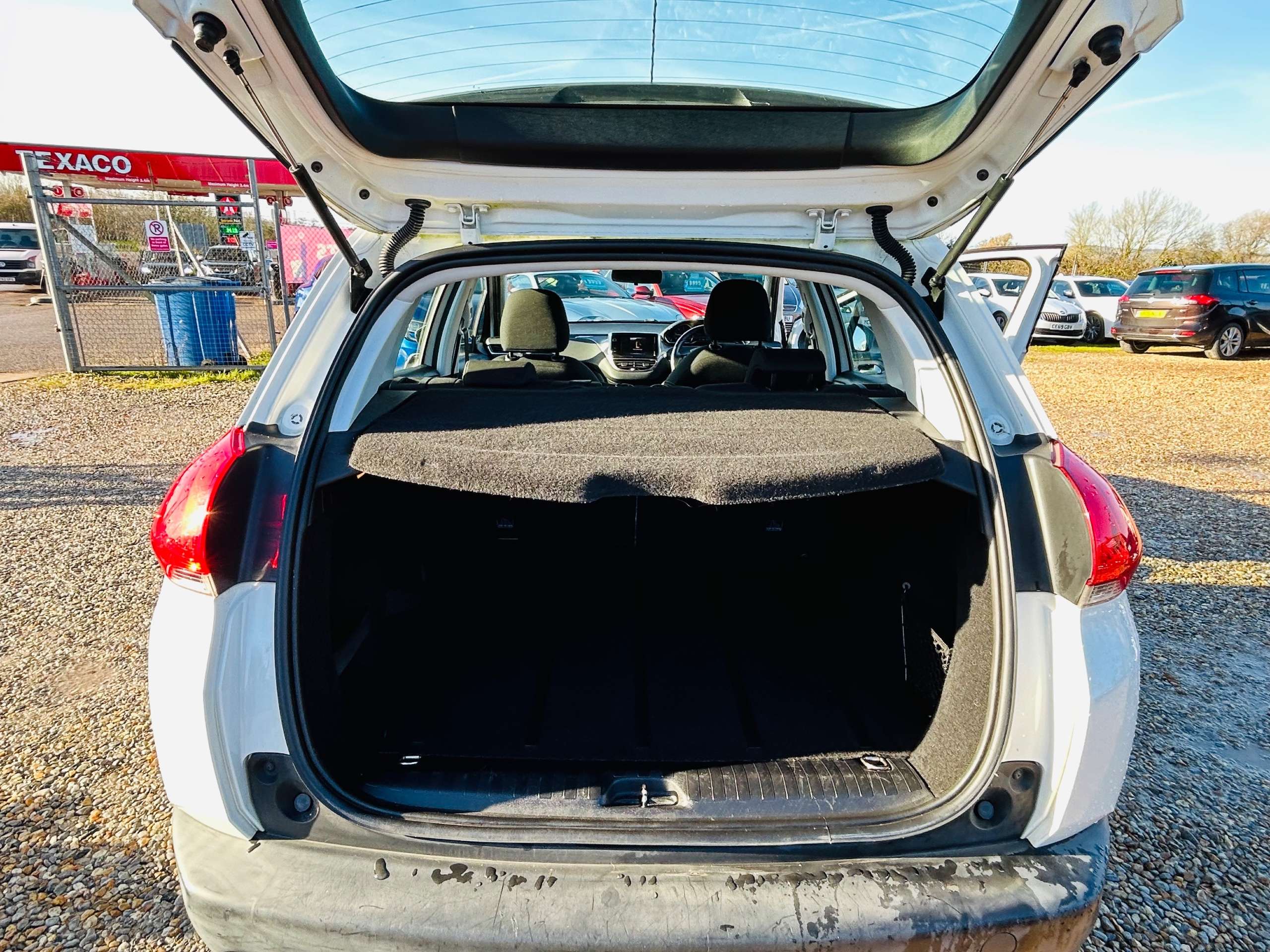 2014 PEUGEOT 2008 2014 PEUGEOT 2008