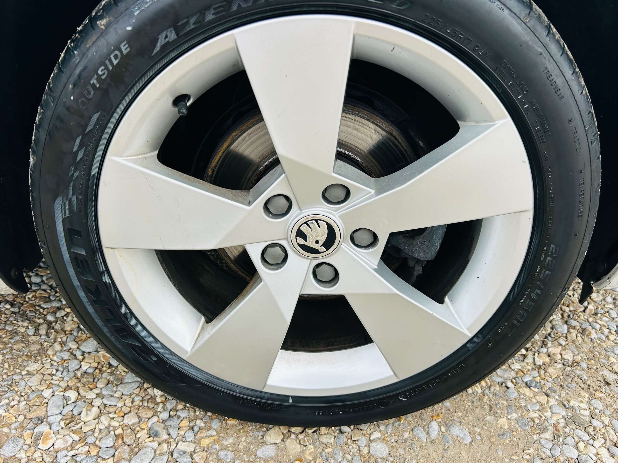 A 2019 SKODA OCTAVIA 1.6 TDI SCR SE Drive Hatchback 5dr Diesel DSG Euro 6 (s/s) (115 ps) A 2019 SKODA OCTAVIA 1.6 TDI SCR SE Drive Hatchback 5dr Diesel DSG Euro 6 (s/s) (115 ps)