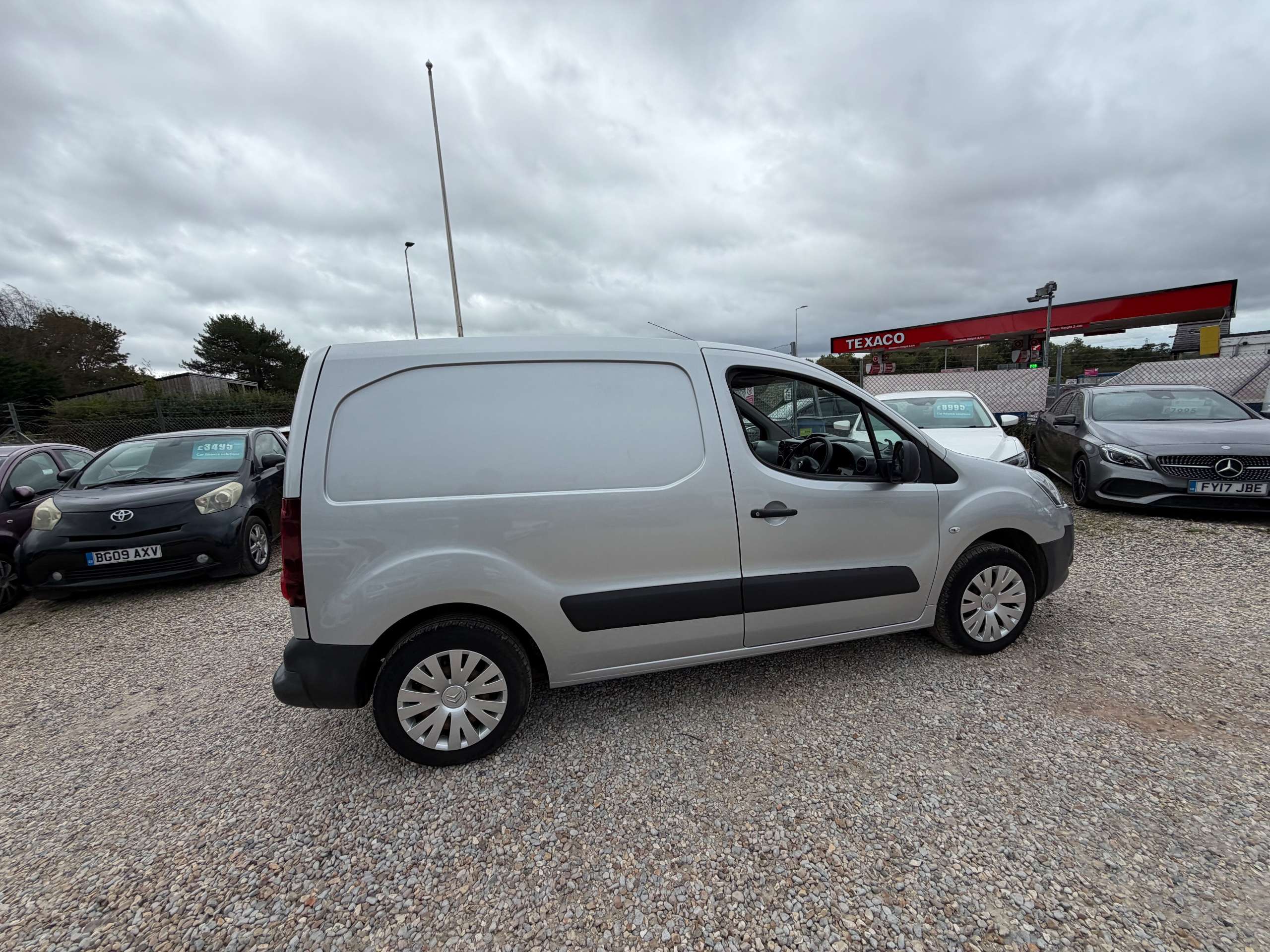 A 2013 CITROEN BERLINGO 1.6 HDi 625 Enterprise Panel Van 5dr Diesel Manual L1 (Euro 5) (133 g/km, 75 bhp) A 2013 CITROEN BERLINGO 1.6 HDi 625 Enterprise Panel Van 5dr Diesel Manual L1 (Euro 5) (133 g/km, 75 bhp)