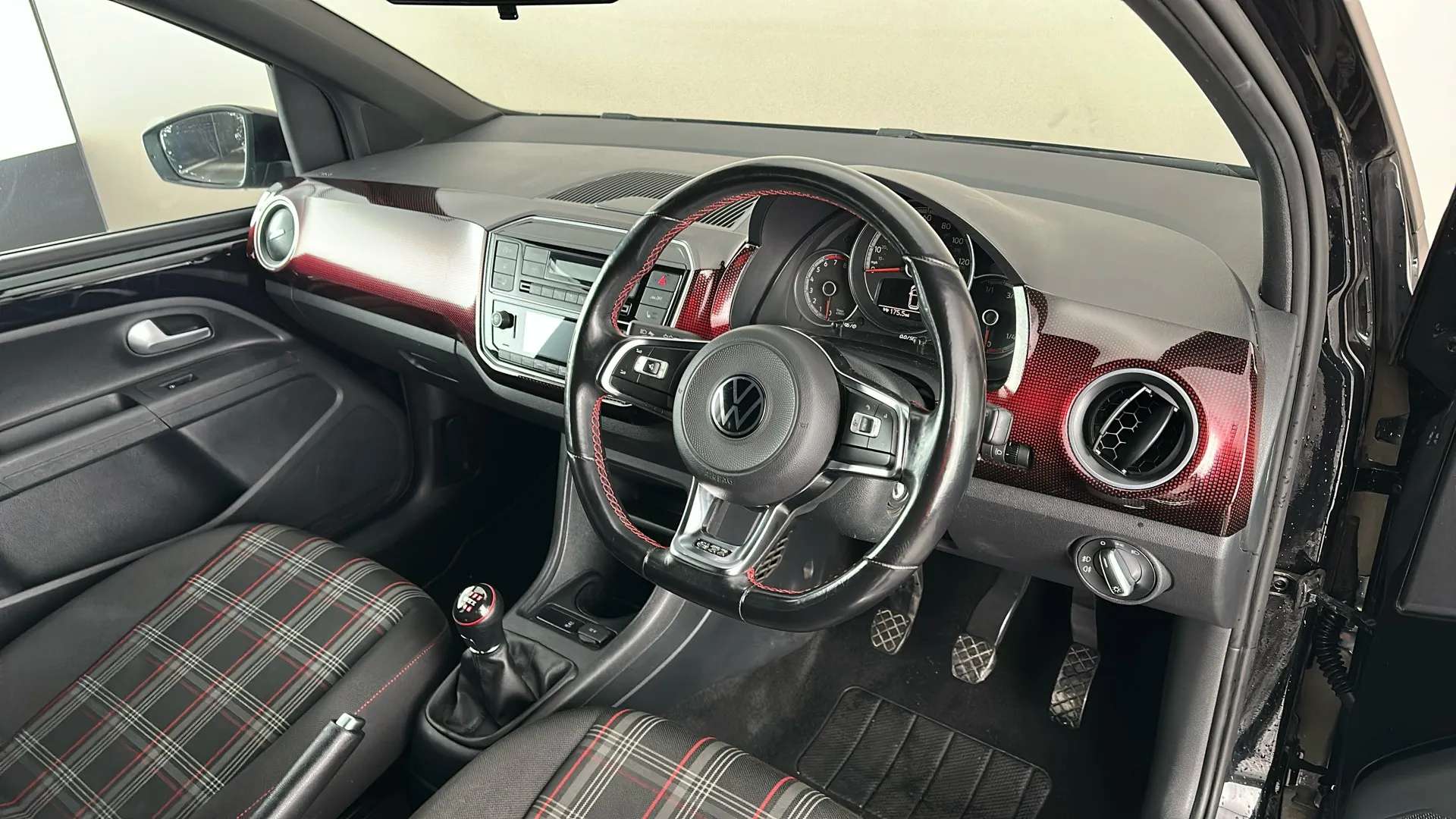 2021 VOLKSWAGEN UP 2021 VOLKSWAGEN UP