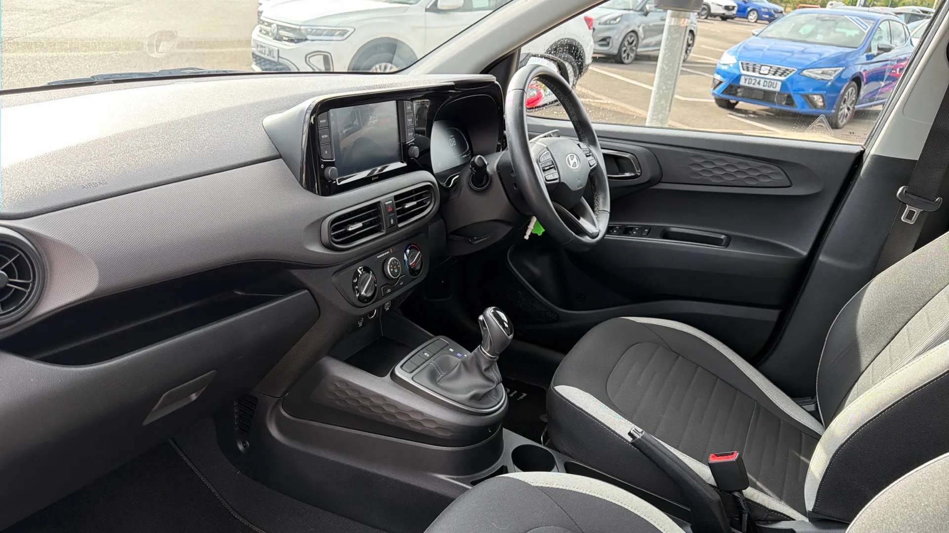2024 HYUNDAI I10 2024 HYUNDAI I10