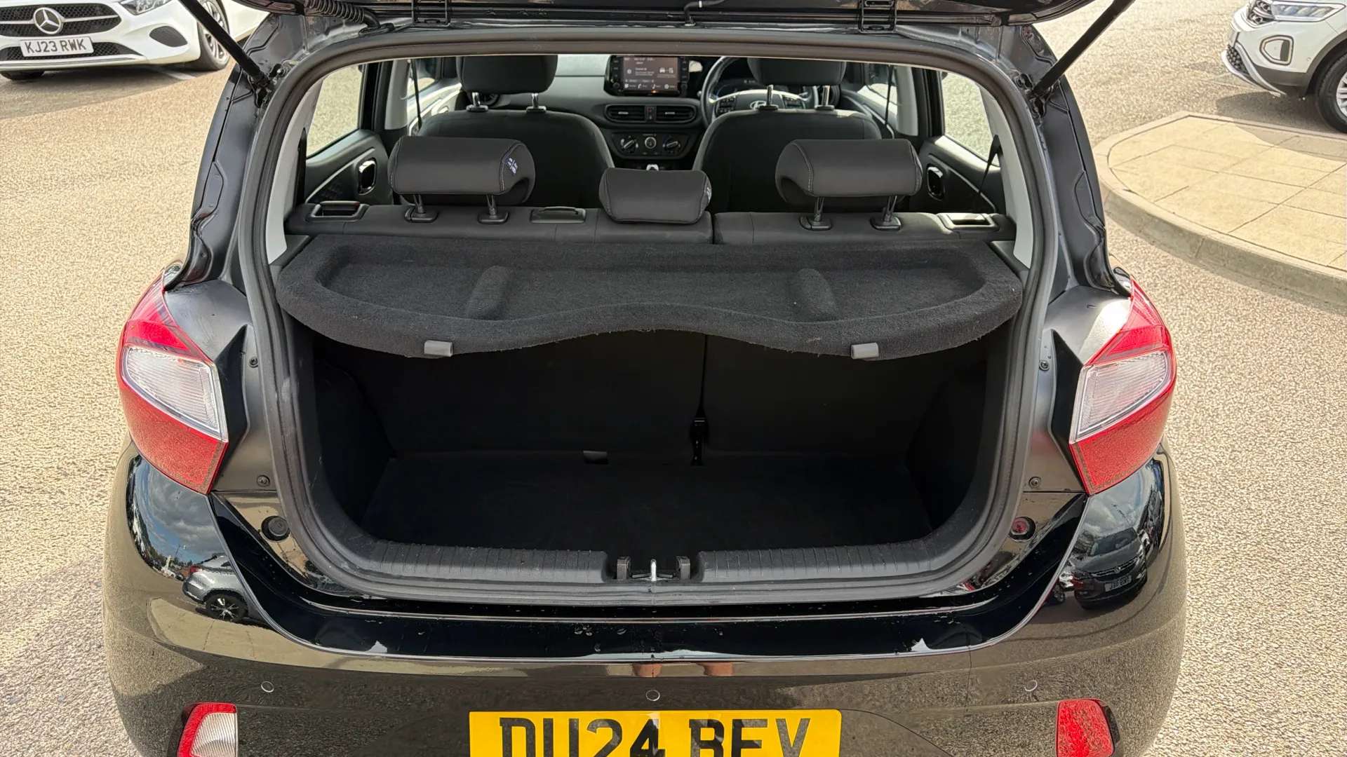 2024 HYUNDAI I10 2024 HYUNDAI I10