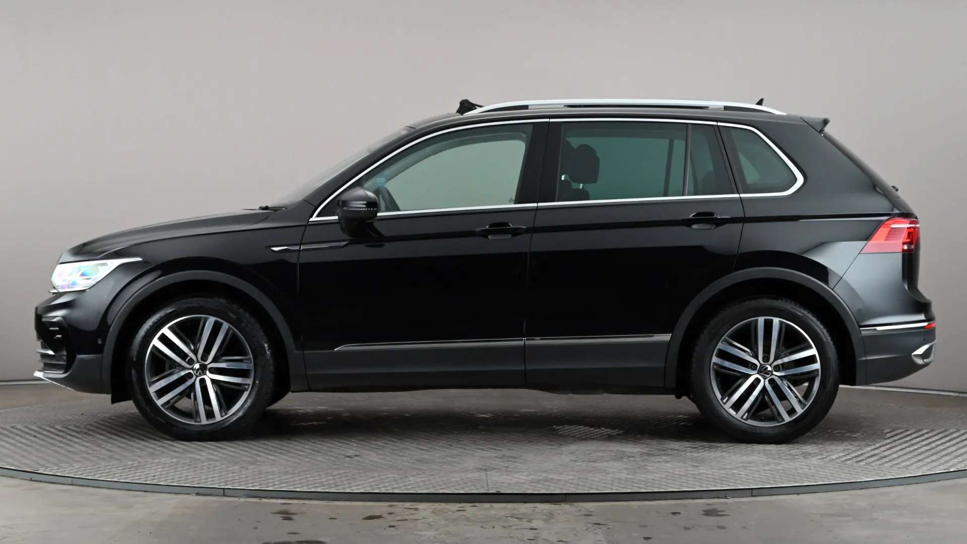 A 2021 VOLKSWAGEN TIGUAN 1.5 TSI 150 Elegance DSG A 2021 VOLKSWAGEN TIGUAN 1.5 TSI 150 Elegance DSG