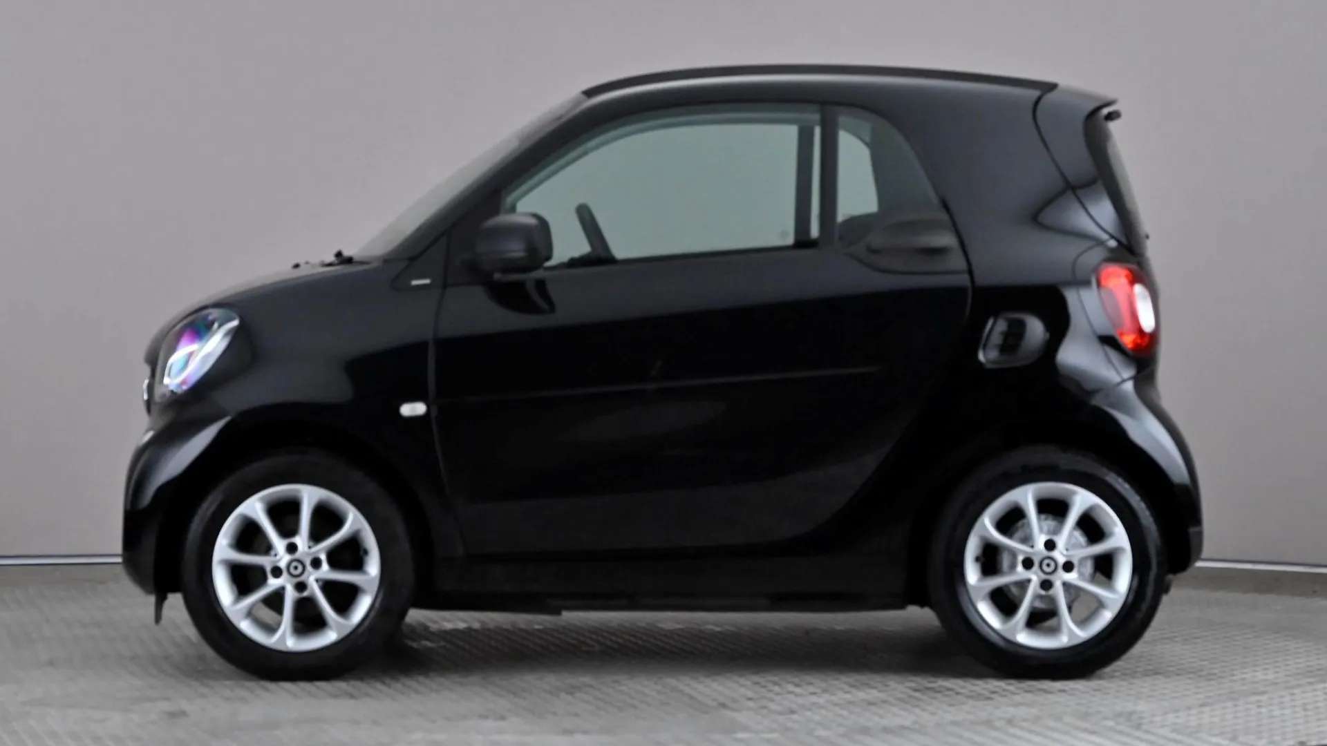 A 2017 SMART FORTWO COUPE 1.0 Passion Auto A 2017 SMART FORTWO COUPE 1.0 Passion Auto