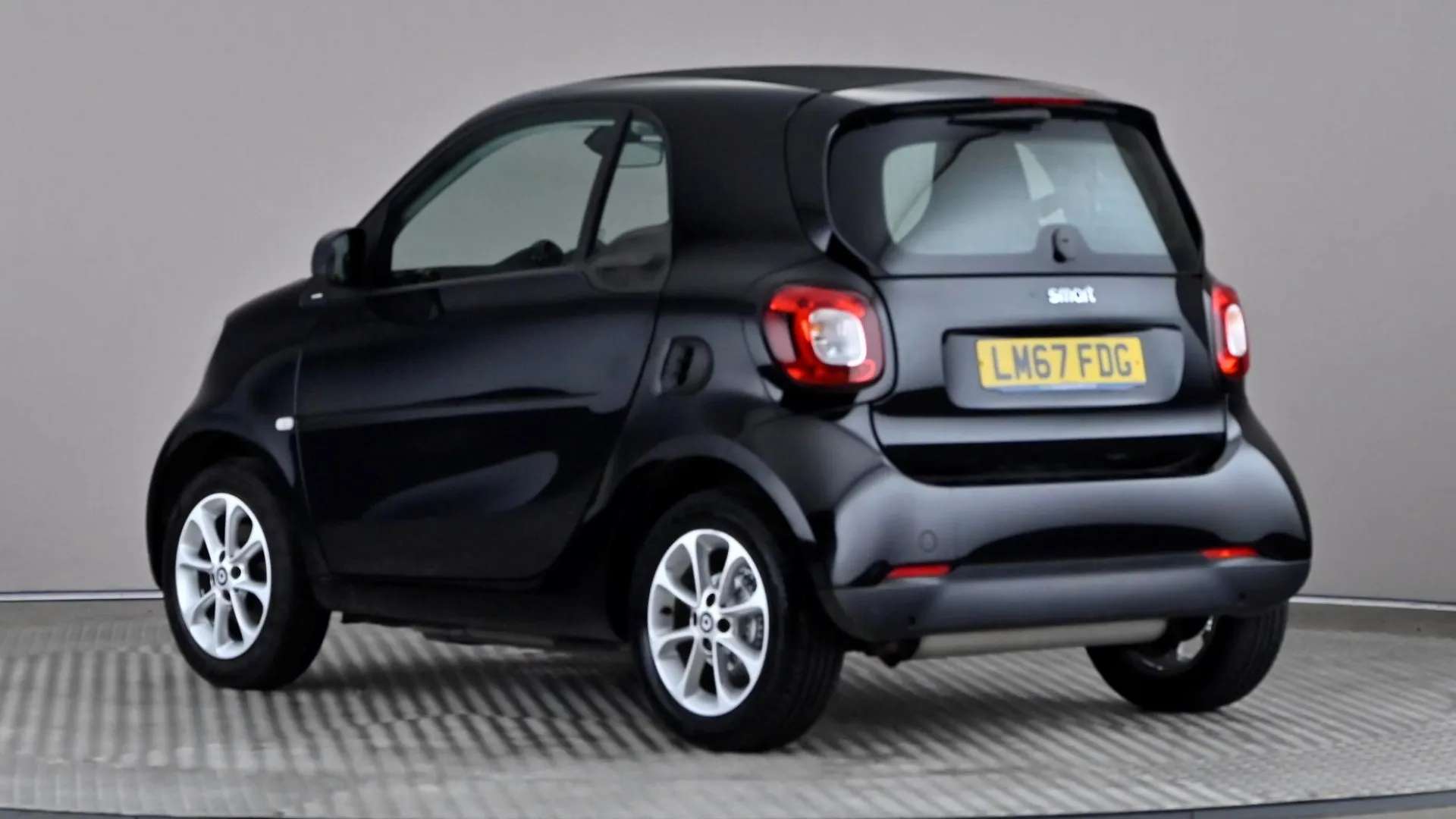 A 2017 SMART FORTWO COUPE 1.0 Passion Auto A 2017 SMART FORTWO COUPE 1.0 Passion Auto