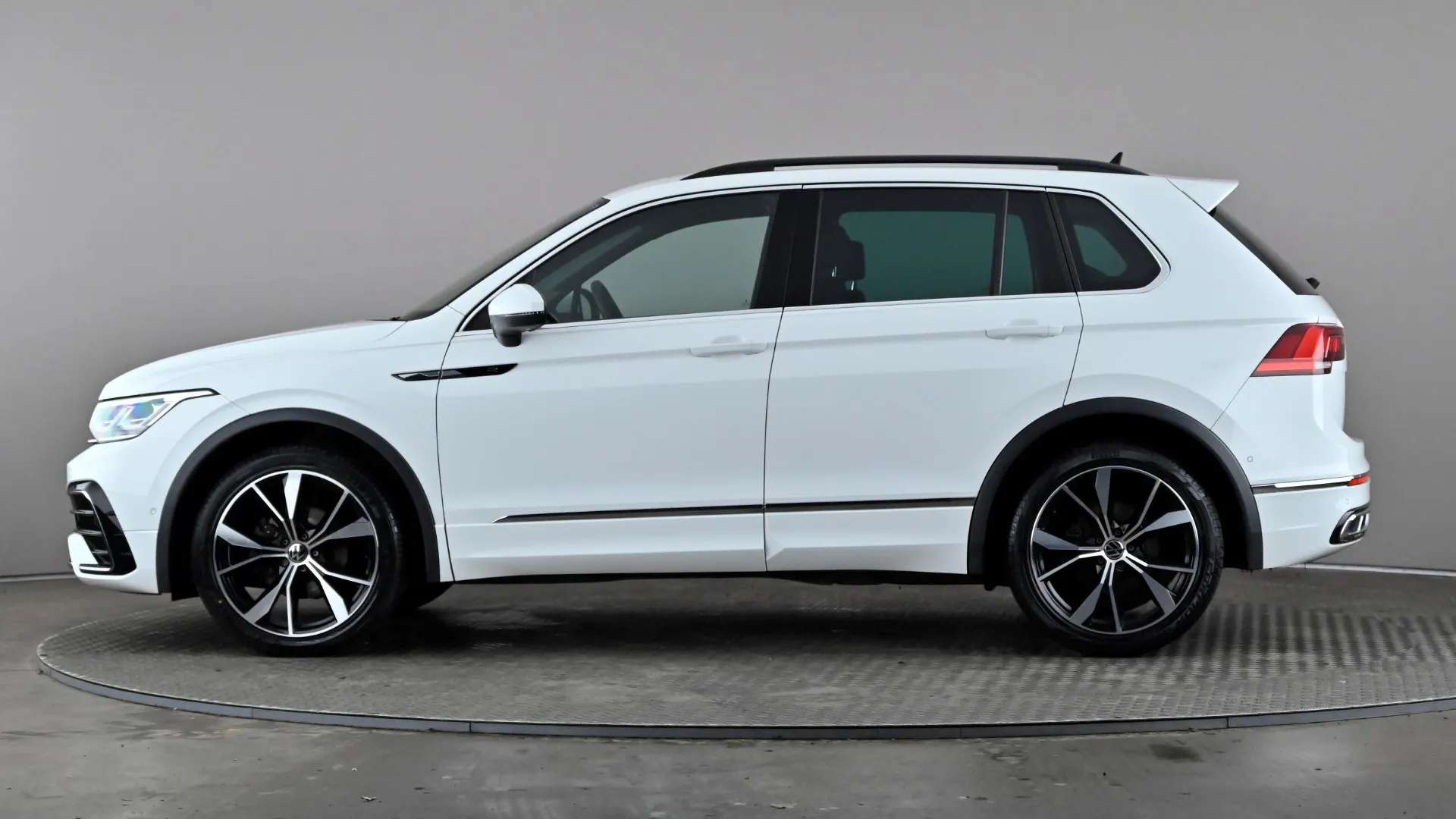 A 2020 VOLKSWAGEN TIGUAN 1.5 TSI 150 R-Line DSG A 2020 VOLKSWAGEN TIGUAN 1.5 TSI 150 R-Line DSG