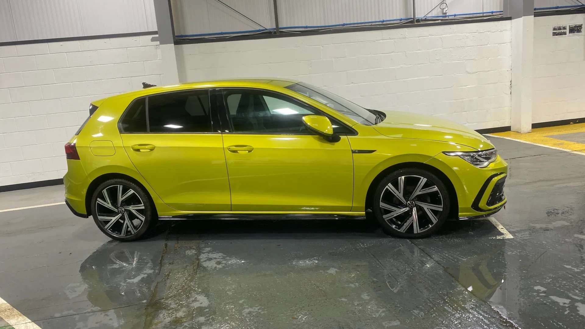 A 2022 VOLKSWAGEN GOLF 1.5 eTSI 150 R-Line DSG A 2022 VOLKSWAGEN GOLF 1.5 eTSI 150 R-Line DSG