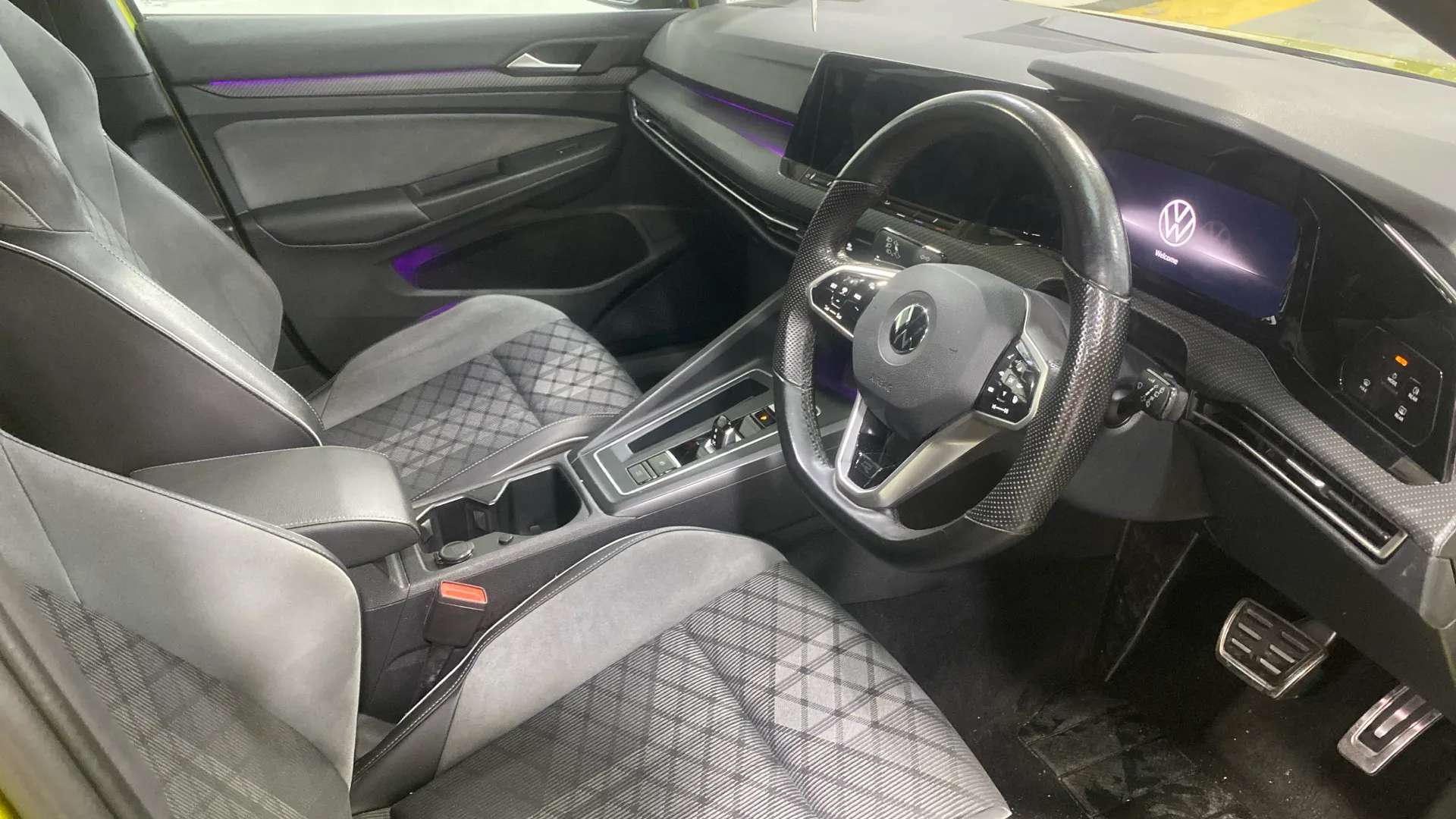 A 2022 VOLKSWAGEN GOLF 1.5 eTSI 150 R-Line DSG A 2022 VOLKSWAGEN GOLF 1.5 eTSI 150 R-Line DSG