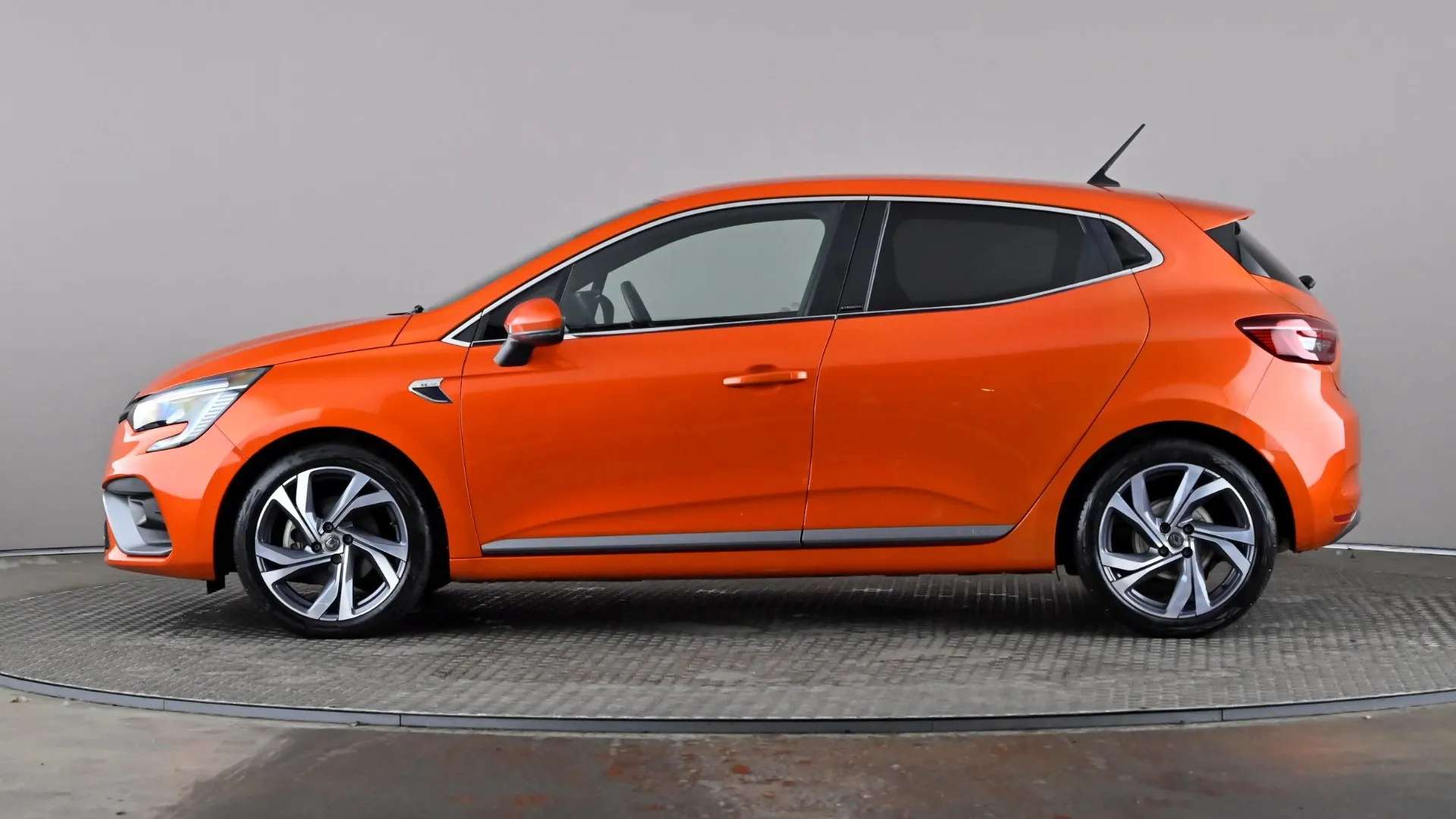 A 2021 RENAULT CLIO 1.6 E-TECH Hybrid 140 RS Line Auto A 2021 RENAULT CLIO 1.6 E-TECH Hybrid 140 RS Line Auto