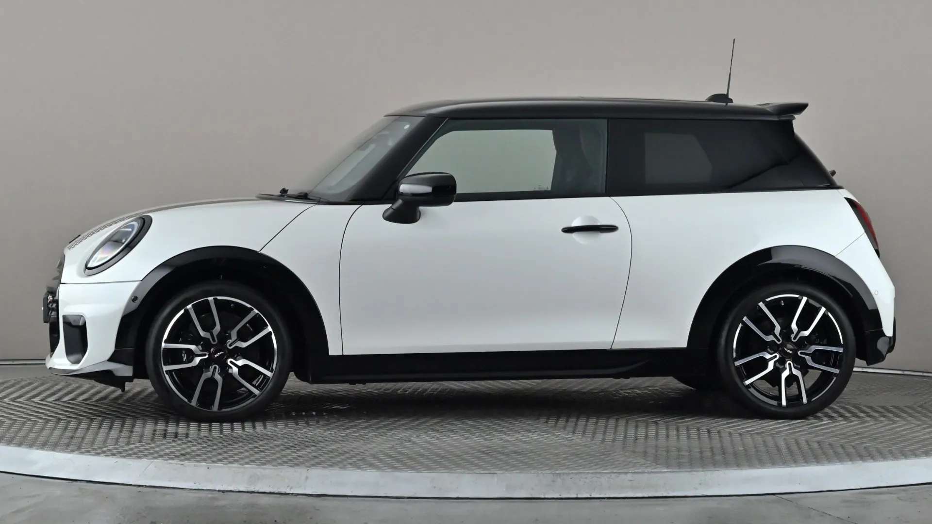 A 2024 MINI COOPER 2.0 S Sport Auto A 2024 MINI COOPER 2.0 S Sport Auto