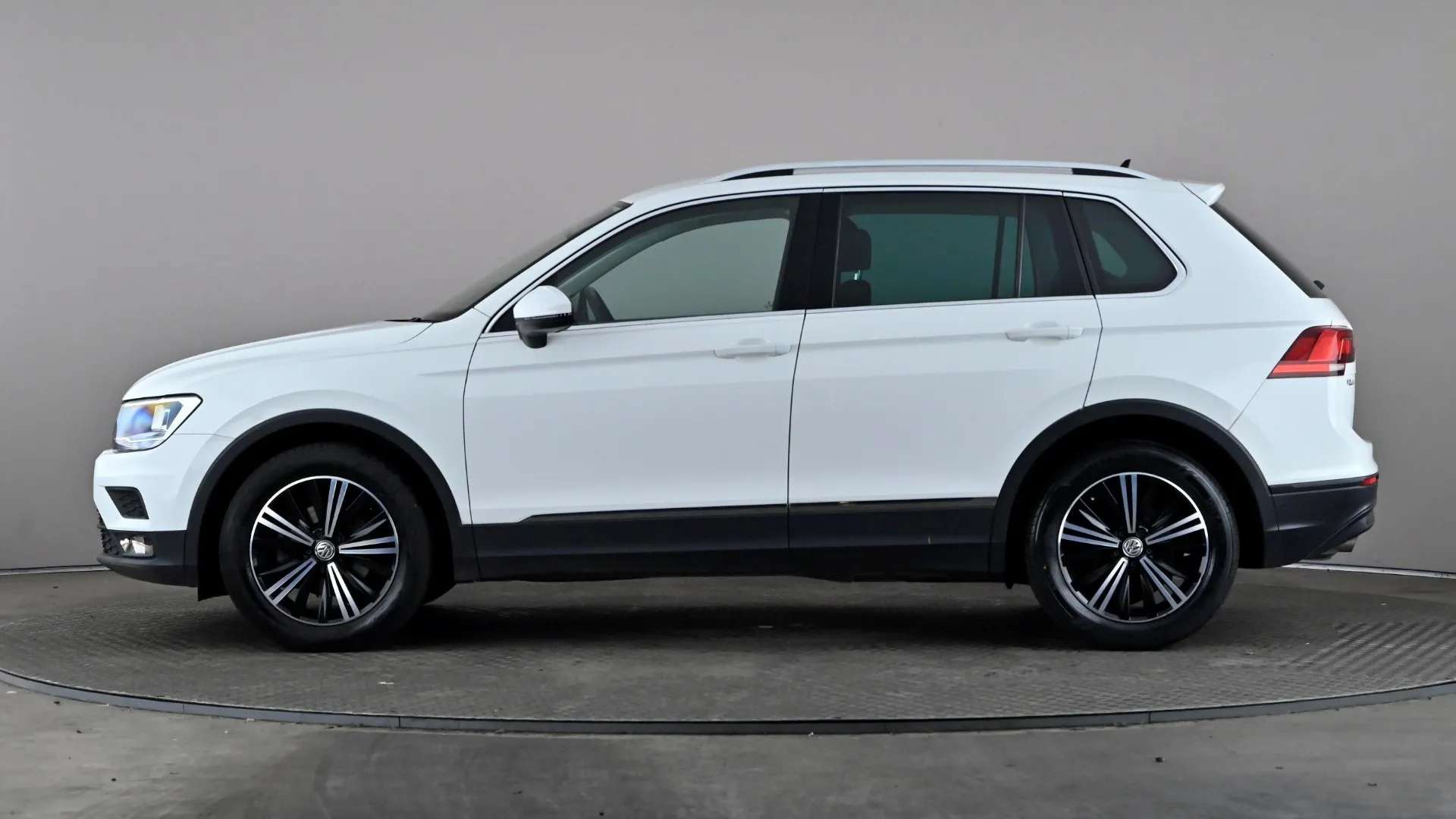 A 2017 VOLKSWAGEN TIGUAN 2.0 TDi 150 SE A 2017 VOLKSWAGEN TIGUAN 2.0 TDi 150 SE