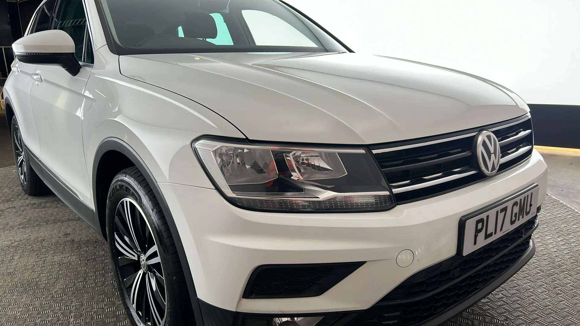 2017 VOLKSWAGEN TIGUAN 2017 VOLKSWAGEN TIGUAN