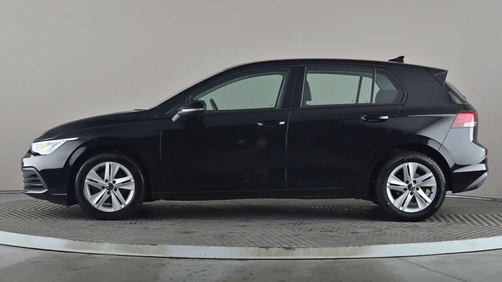 A 2022 VOLKSWAGEN GOLF 2.0 TDI Life DSG A 2022 VOLKSWAGEN GOLF 2.0 TDI Life DSG