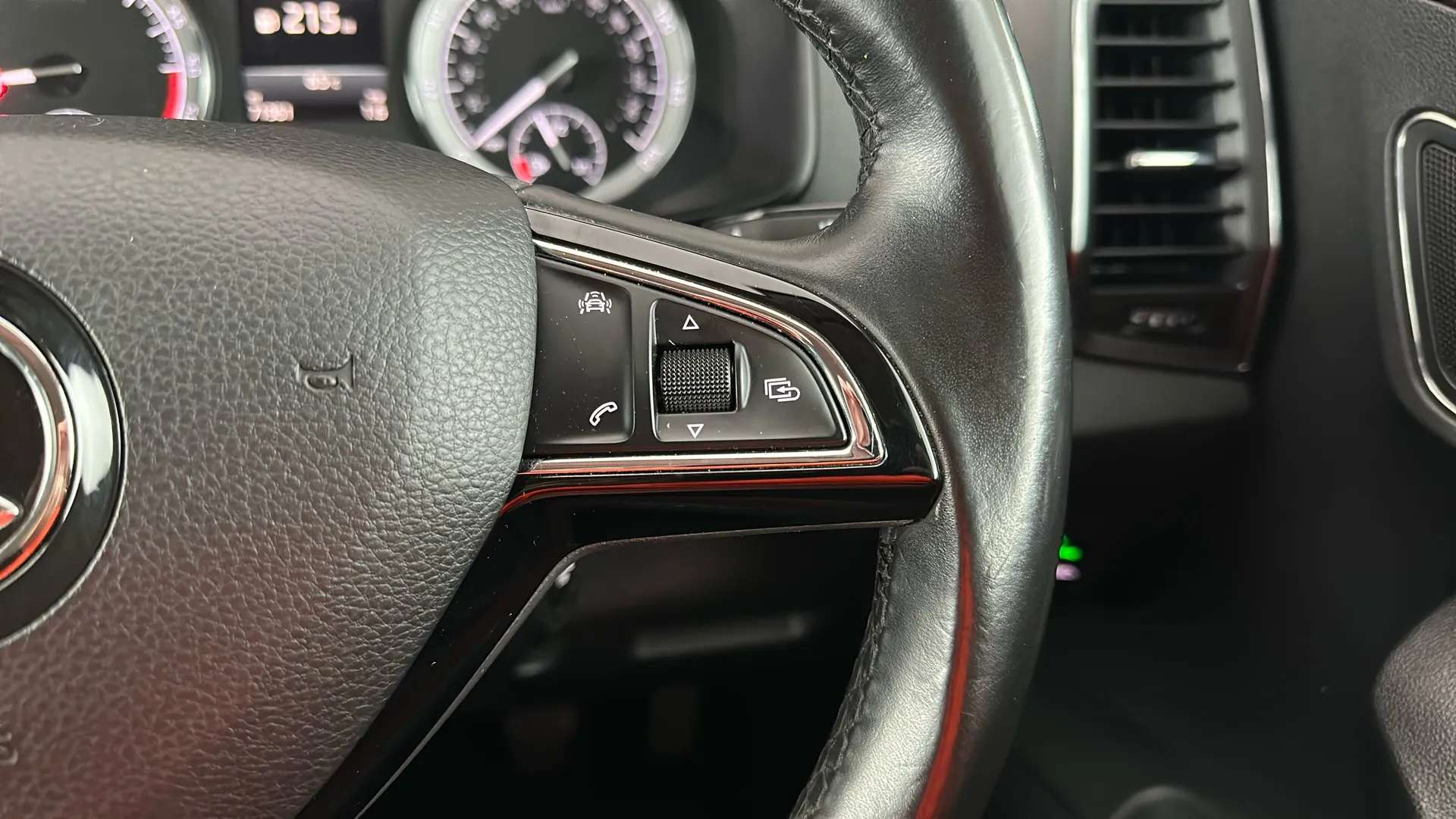 2018 SKODA KAROQ 2018 SKODA KAROQ