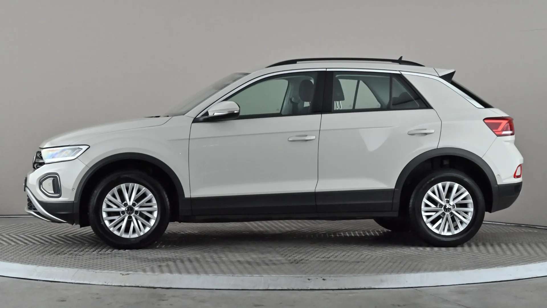 A 2024 VOLKSWAGEN T-ROC 1.0 TSI 115 Life A 2024 VOLKSWAGEN T-ROC 1.0 TSI 115 Life