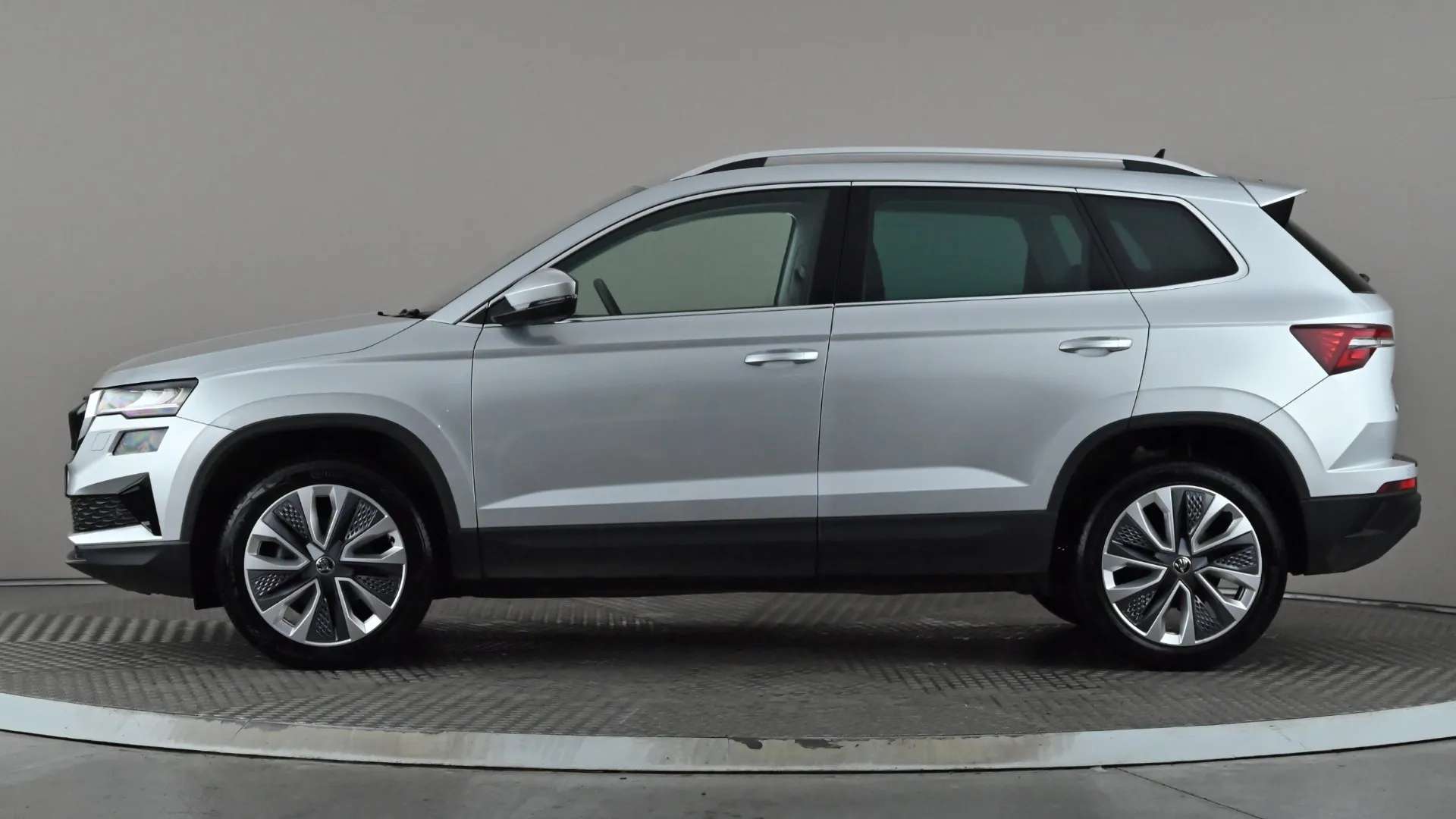 A 2024 SKODA KAROQ 1.0 TSI 116 SE L A 2024 SKODA KAROQ 1.0 TSI 116 SE L