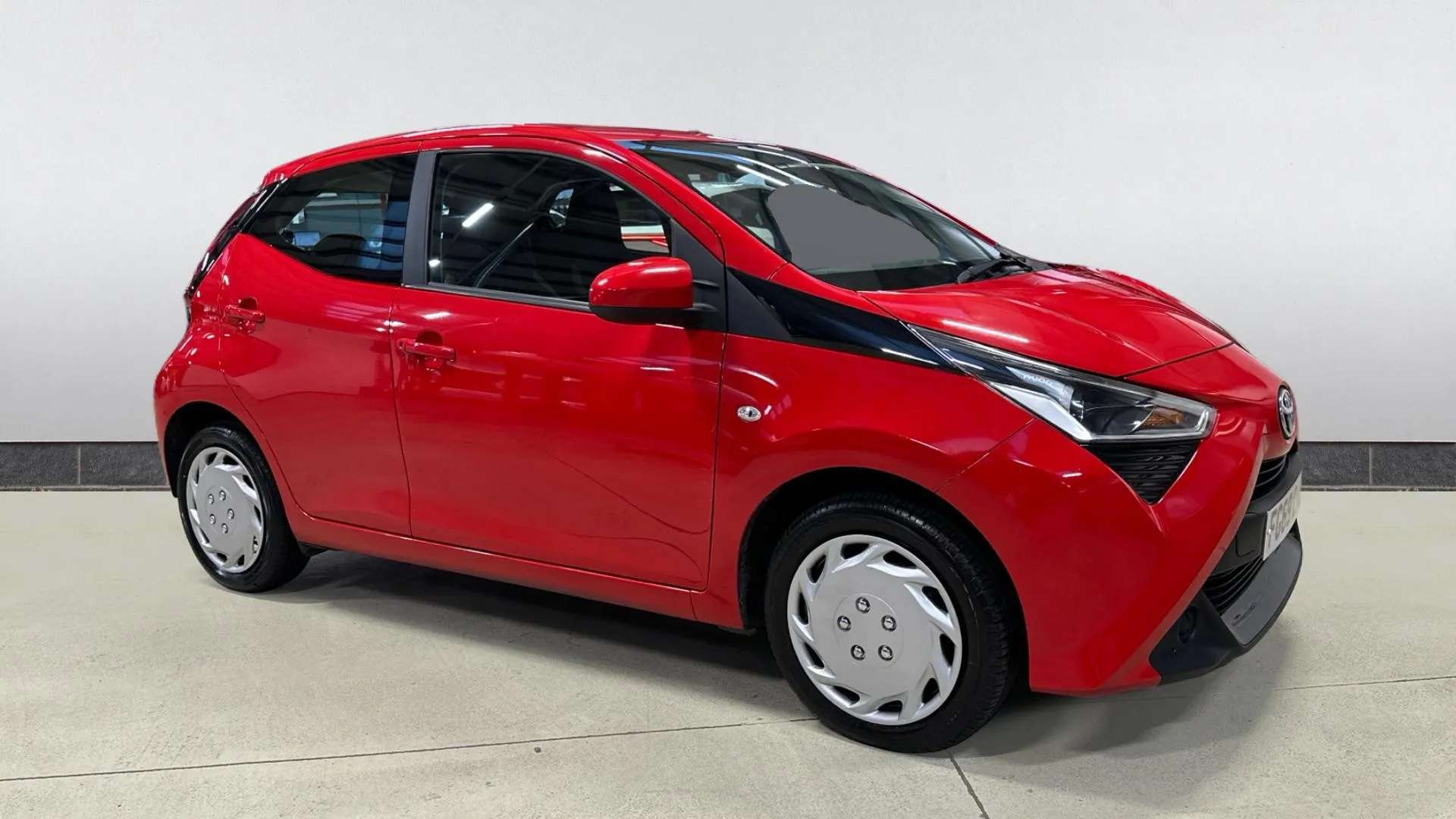 A 2019 TOYOTA AYGO 1.0 VVT-i X-Play A 2019 TOYOTA AYGO 1.0 VVT-i X-Play