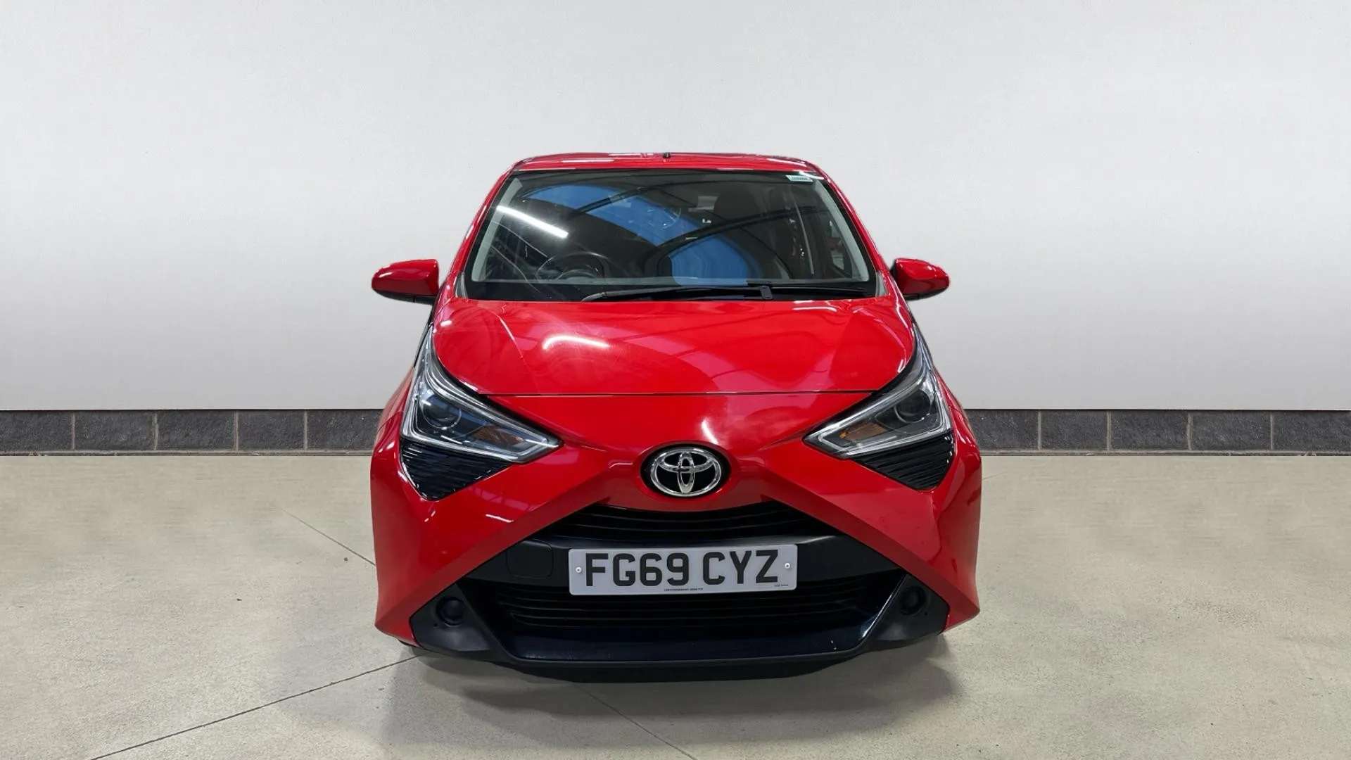A 2019 TOYOTA AYGO 1.0 VVT-i X-Play A 2019 TOYOTA AYGO 1.0 VVT-i X-Play