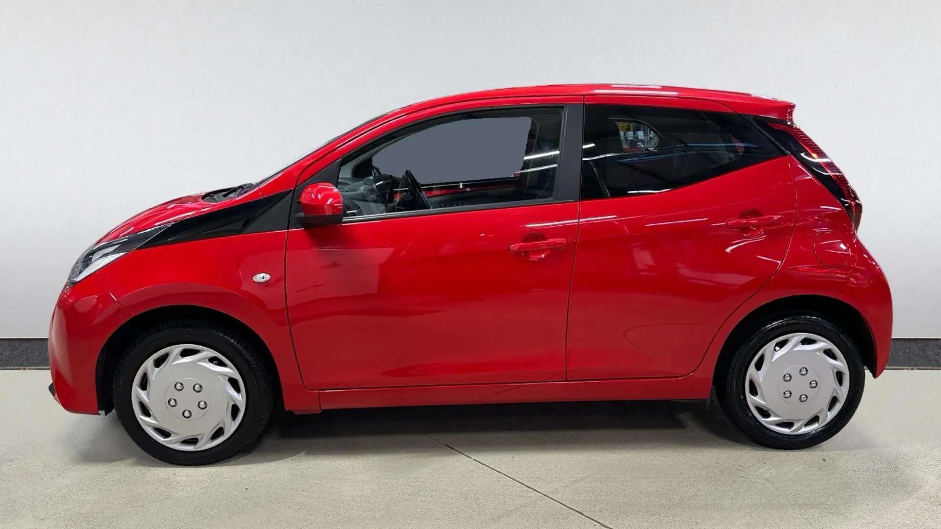 A 2019 TOYOTA AYGO 1.0 VVT-i X-Play A 2019 TOYOTA AYGO 1.0 VVT-i X-Play