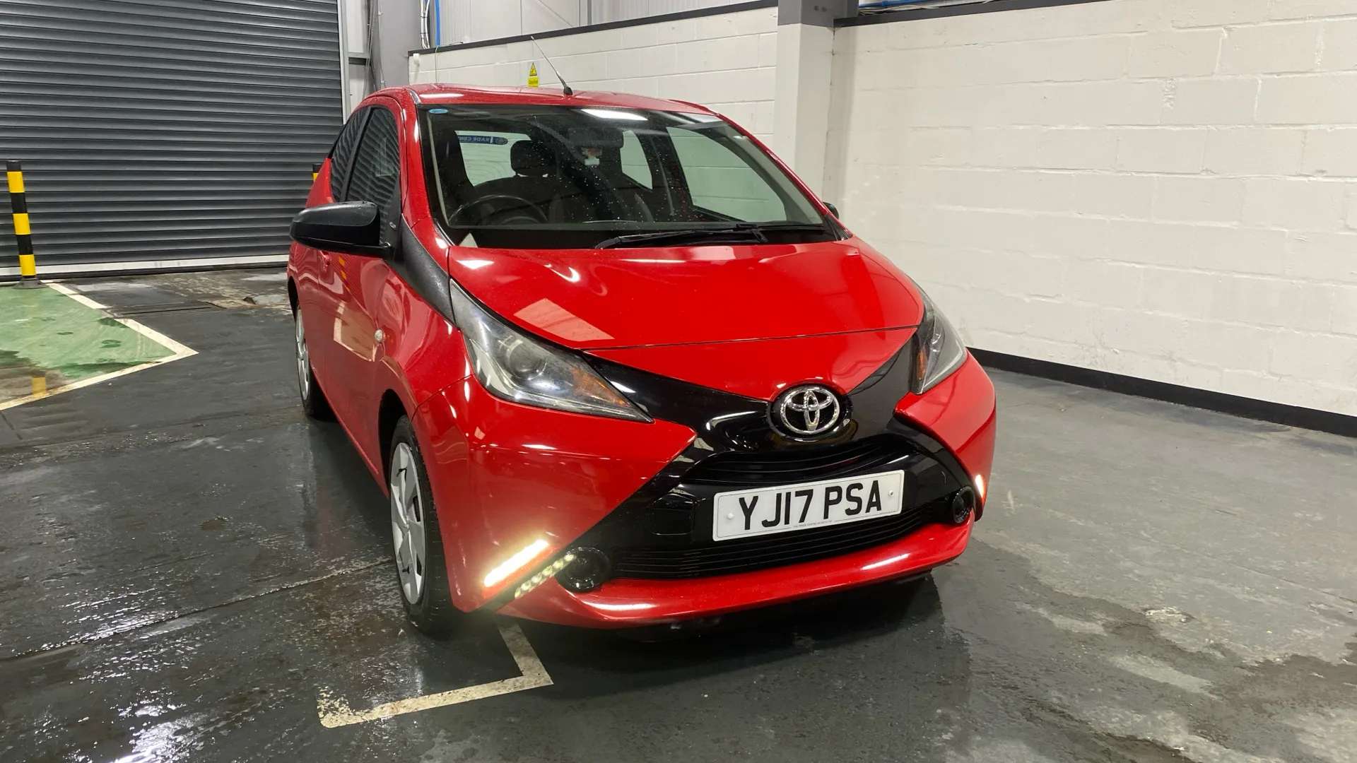 A 2017 TOYOTA AYGO 1.0 VVT-i X-Play A 2017 TOYOTA AYGO 1.0 VVT-i X-Play