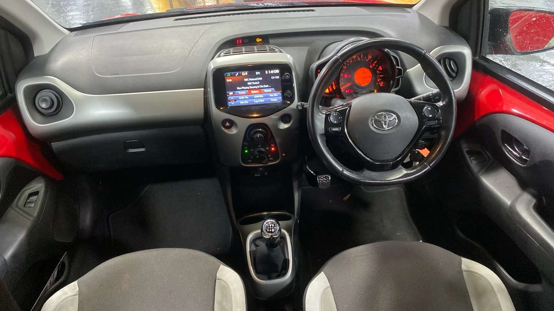 A 2017 TOYOTA AYGO 1.0 VVT-i X-Play A 2017 TOYOTA AYGO 1.0 VVT-i X-Play