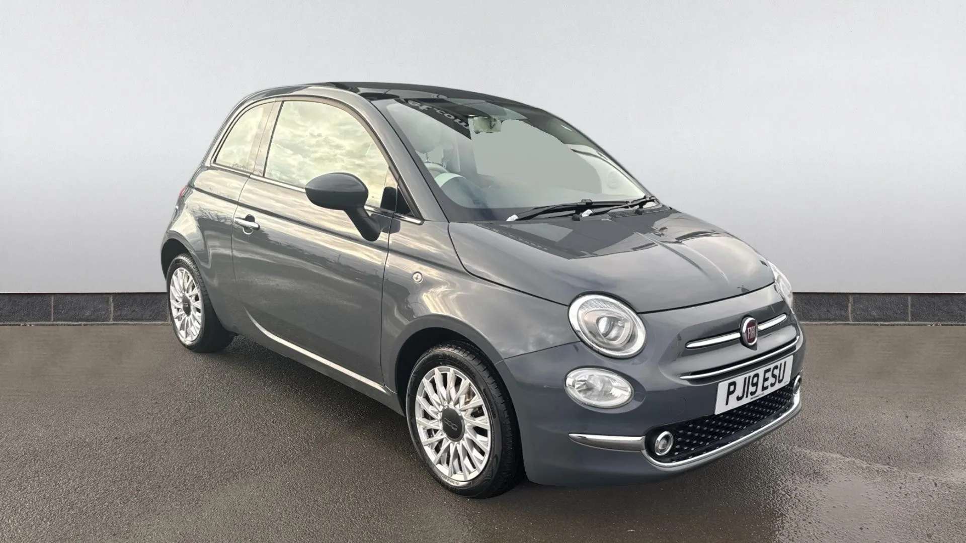 A 2019 FIAT 500 1.2 Lounge A 2019 FIAT 500 1.2 Lounge