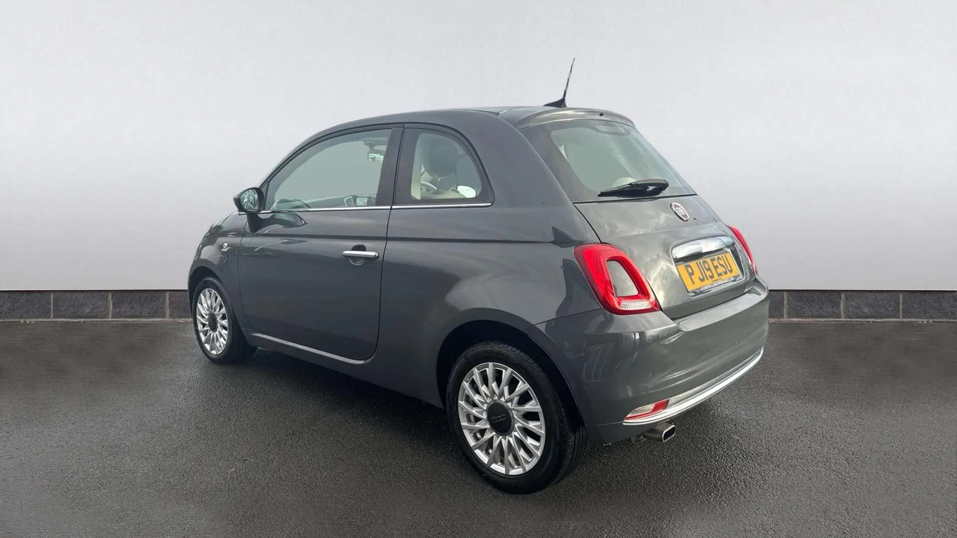 A 2019 FIAT 500 1.2 Lounge A 2019 FIAT 500 1.2 Lounge