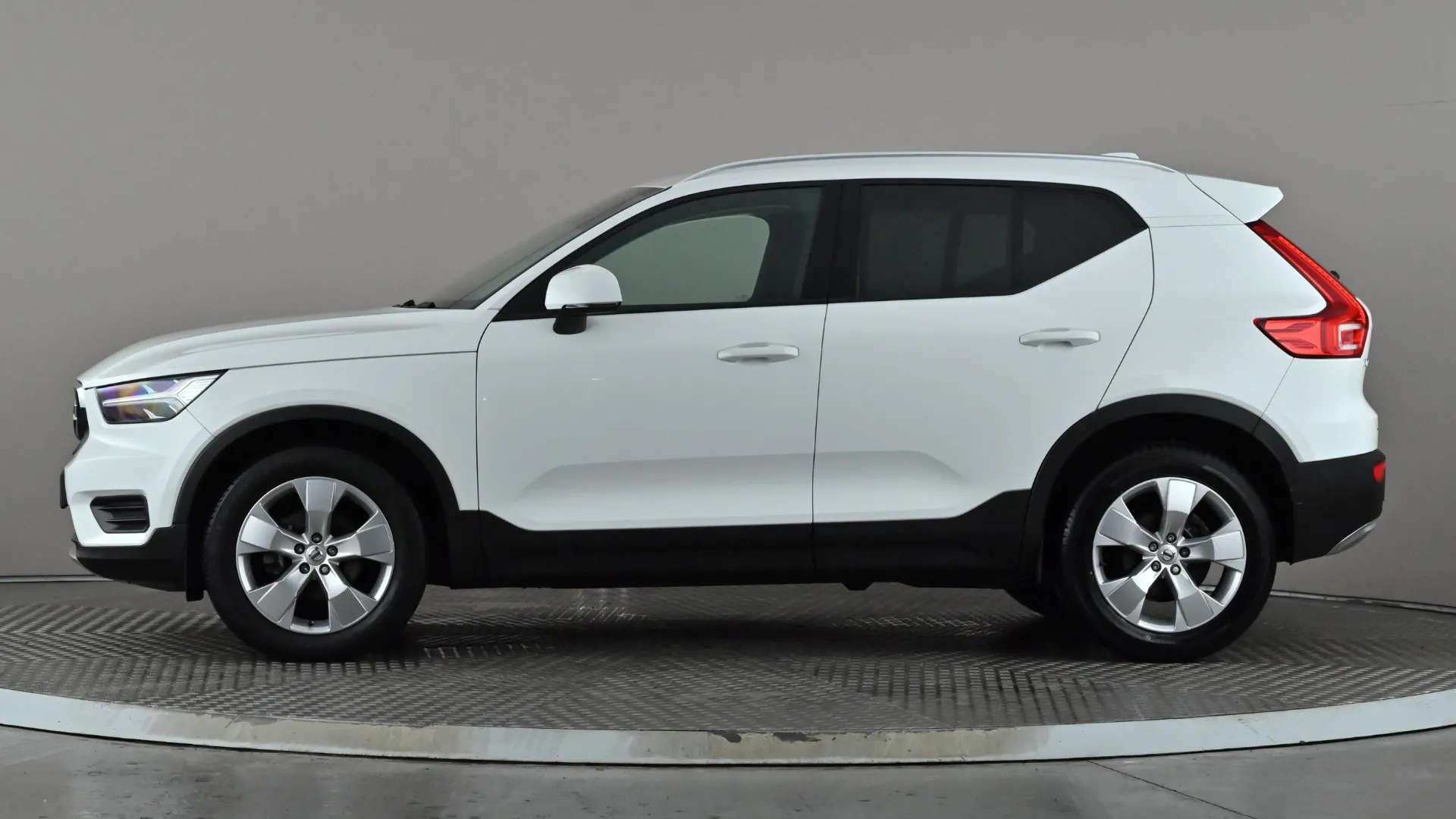 2022 VOLVO XC40 2022 VOLVO XC40