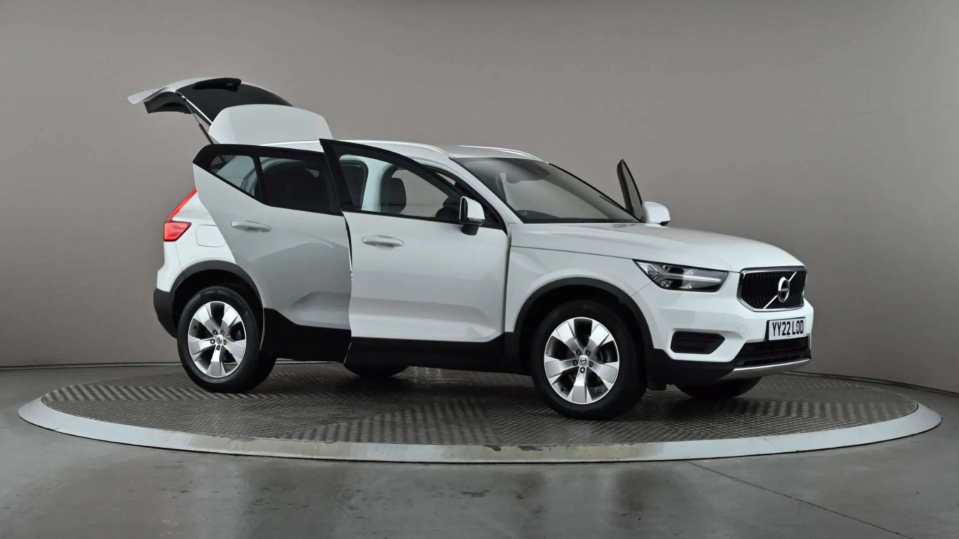 2022 VOLVO XC40 2022 VOLVO XC40