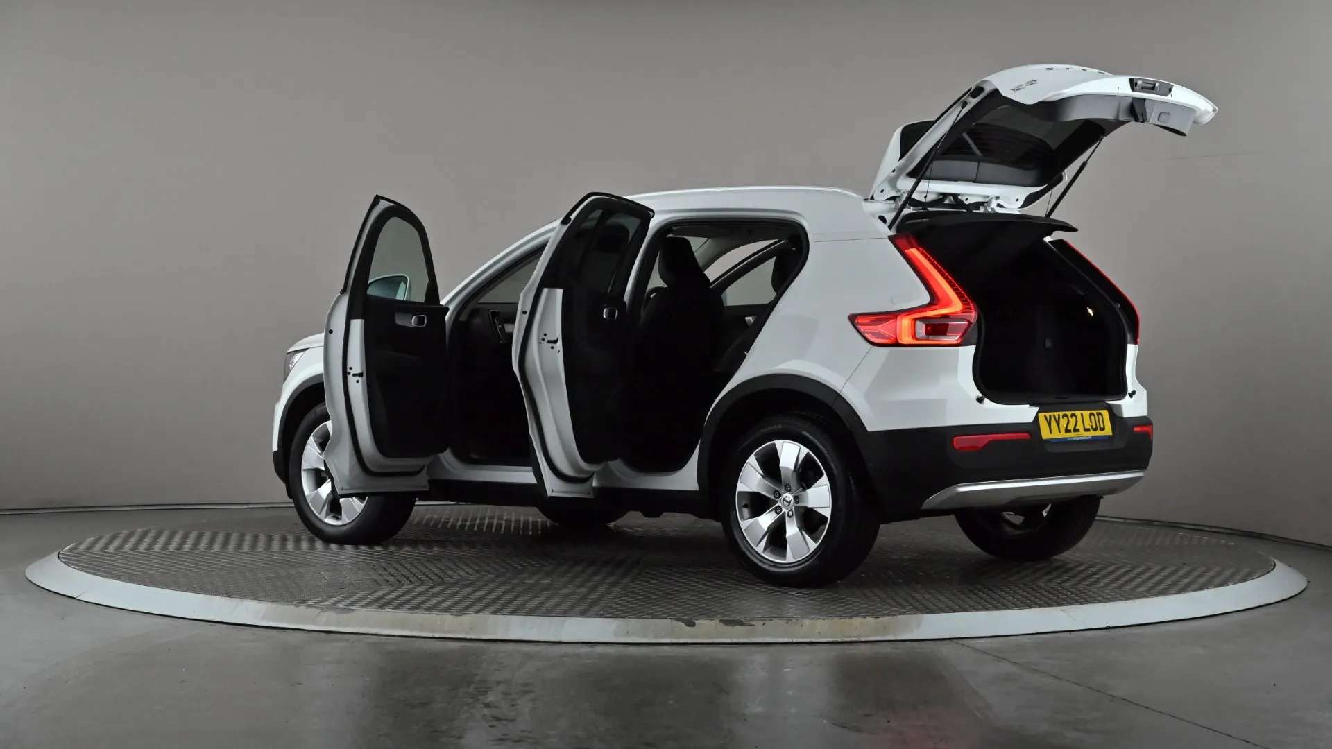 2022 VOLVO XC40 2022 VOLVO XC40