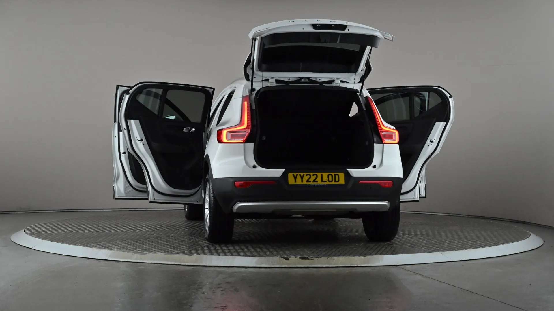 2022 VOLVO XC40 2022 VOLVO XC40
