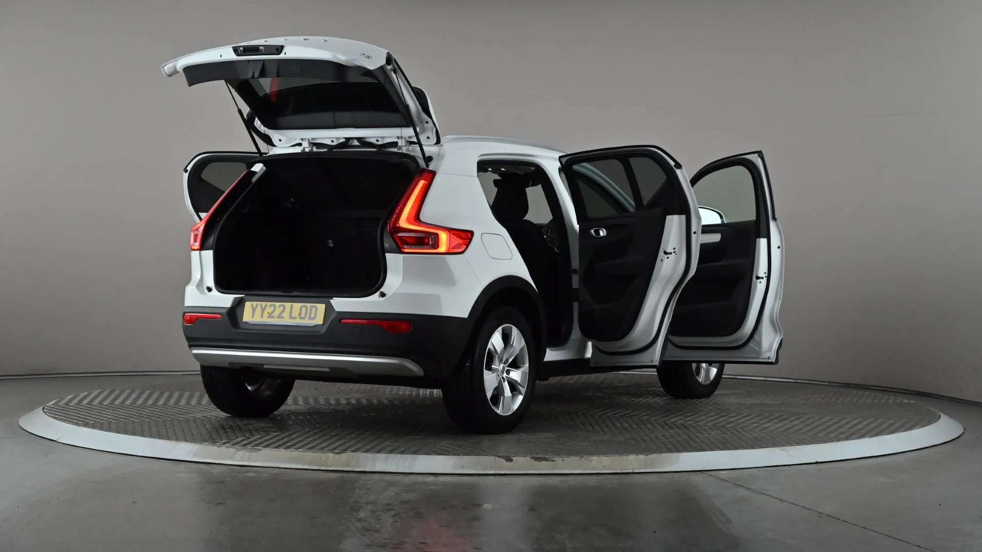 2022 VOLVO XC40 2022 VOLVO XC40