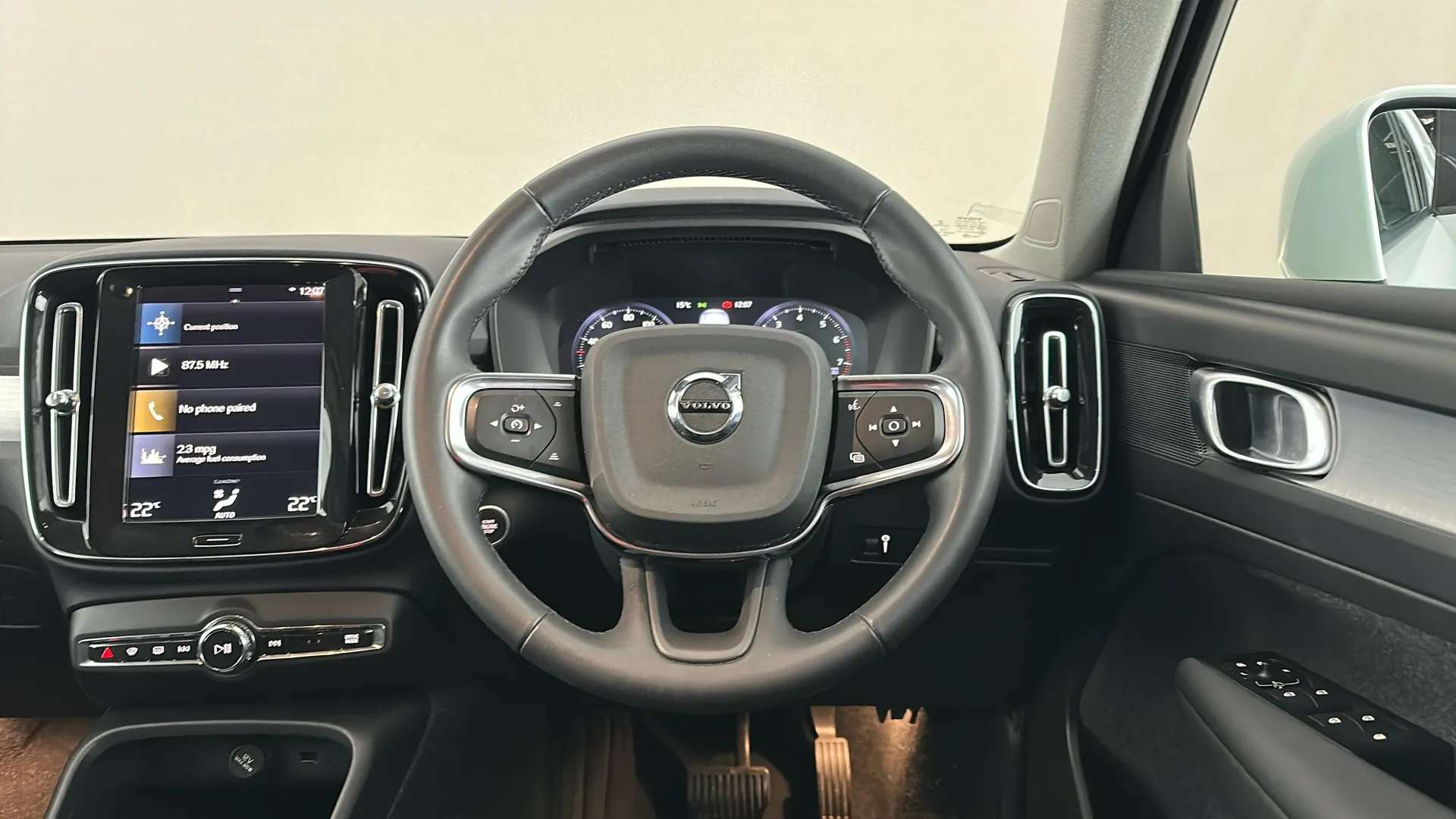 2022 VOLVO XC40 2022 VOLVO XC40