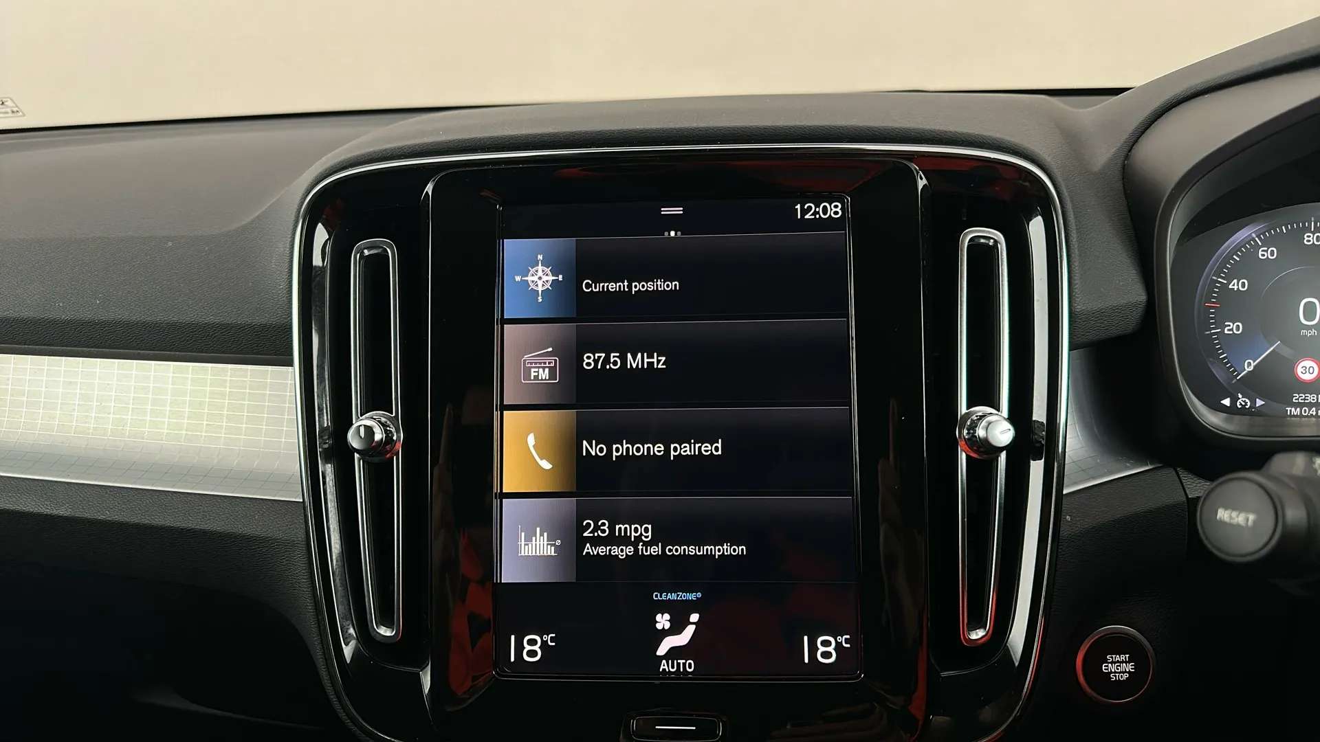 2022 VOLVO XC40 2022 VOLVO XC40