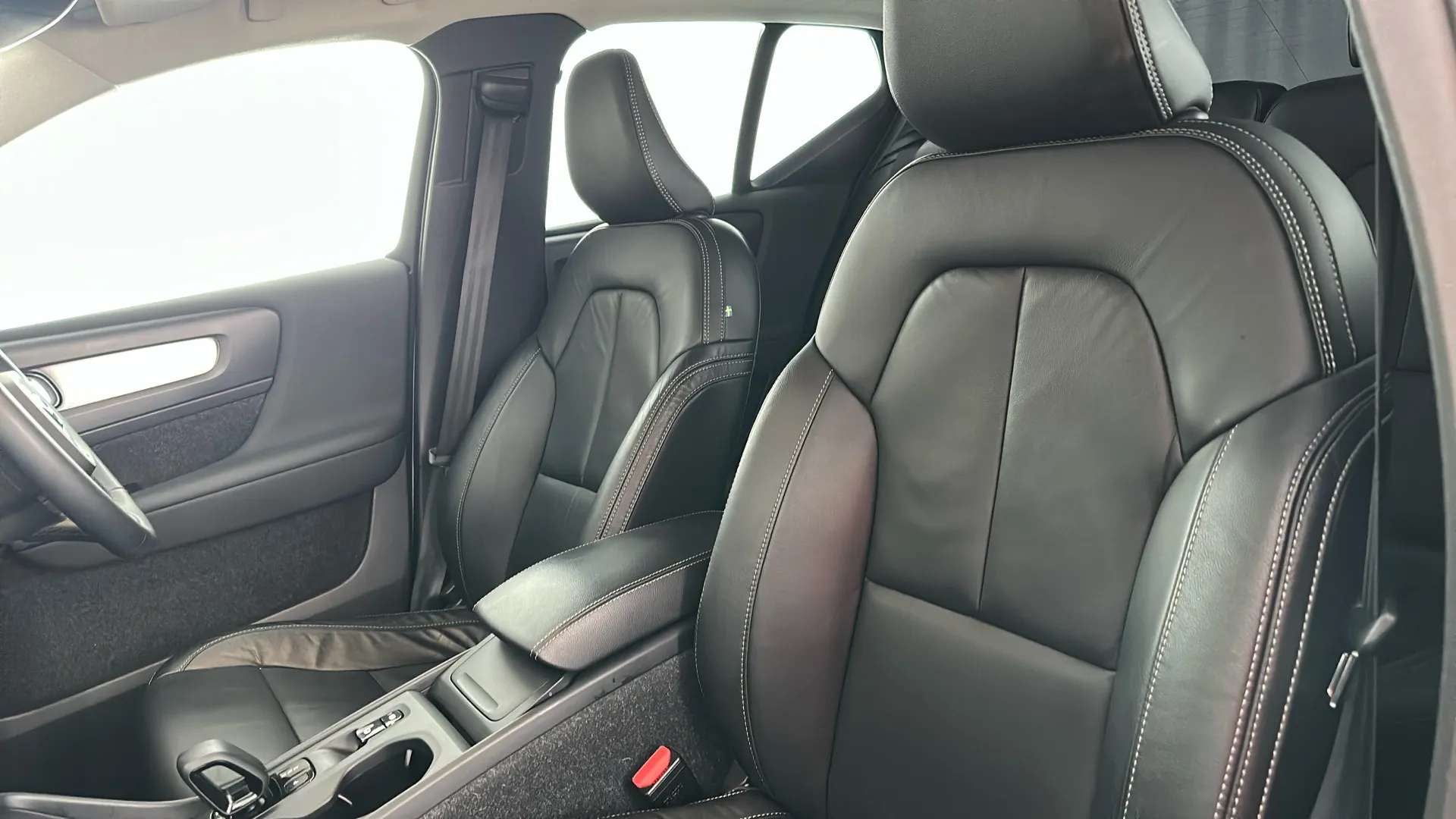 2022 VOLVO XC40 2022 VOLVO XC40