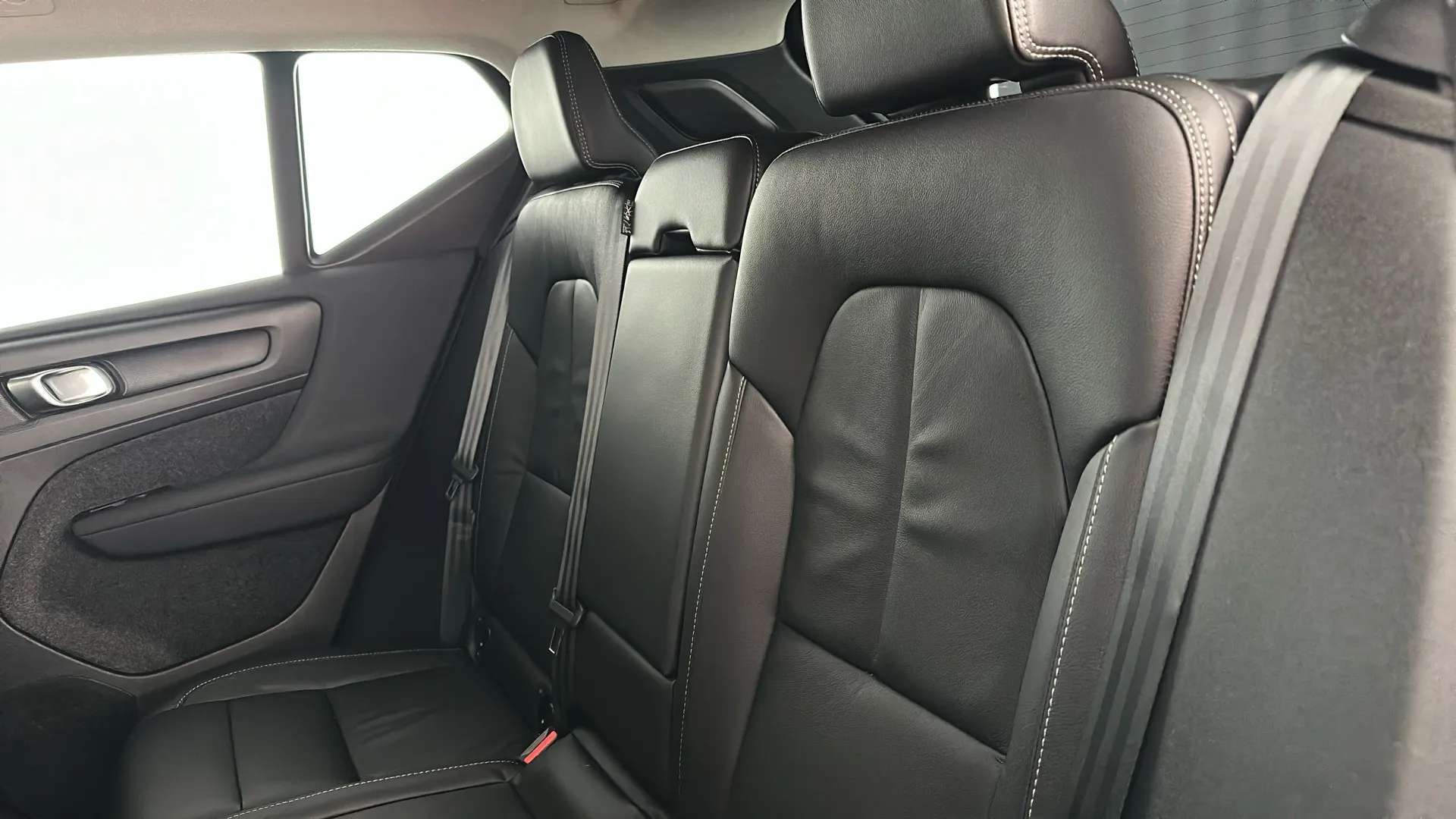 2022 VOLVO XC40 2022 VOLVO XC40