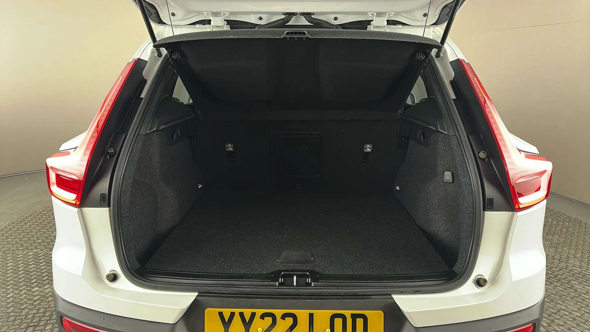 2022 VOLVO XC40 2022 VOLVO XC40