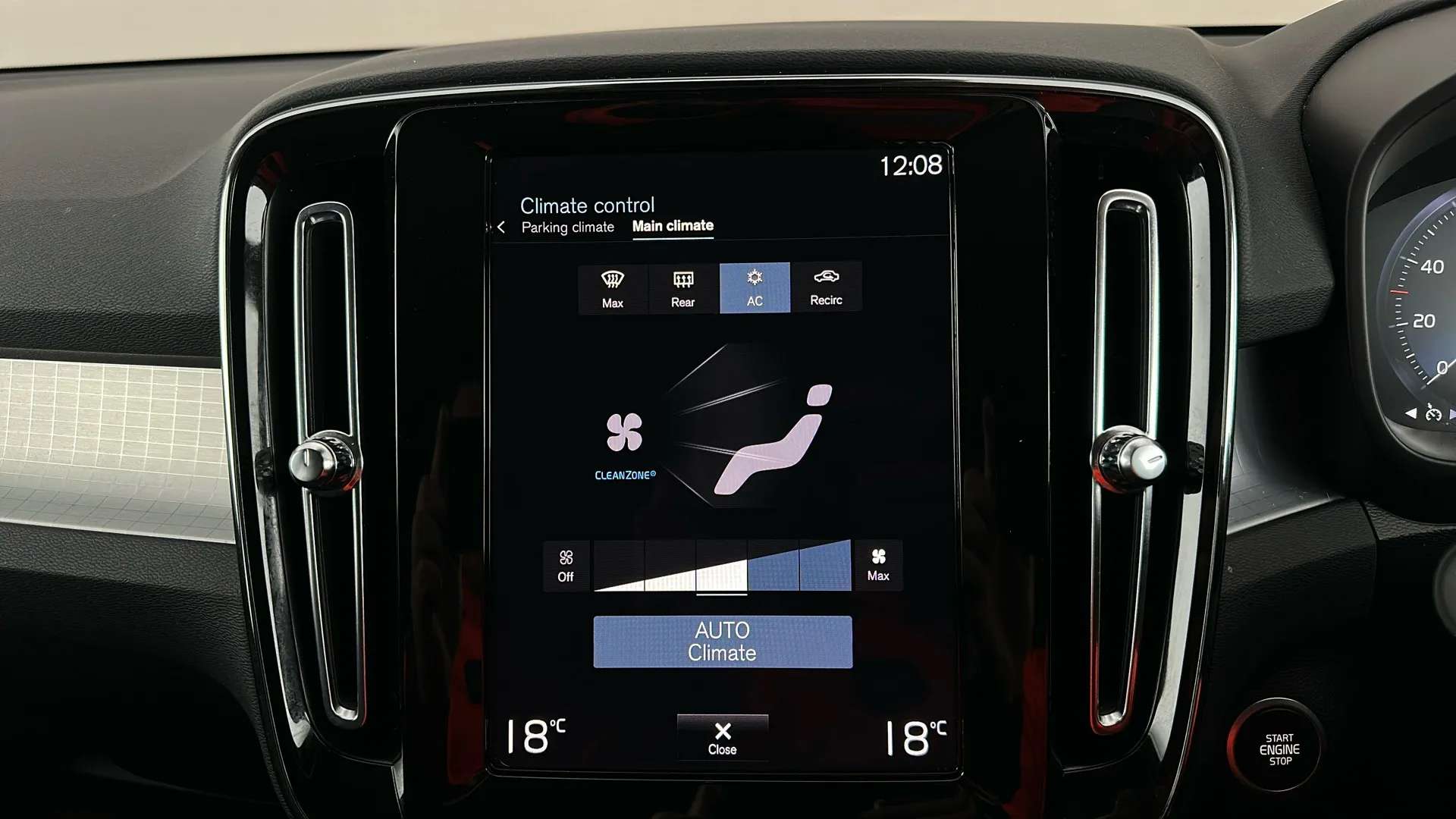 2022 VOLVO XC40 2022 VOLVO XC40