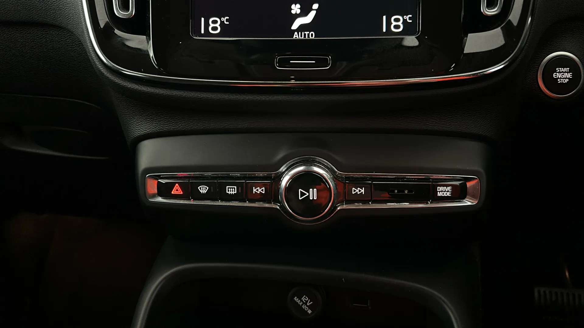 2022 VOLVO XC40 2022 VOLVO XC40