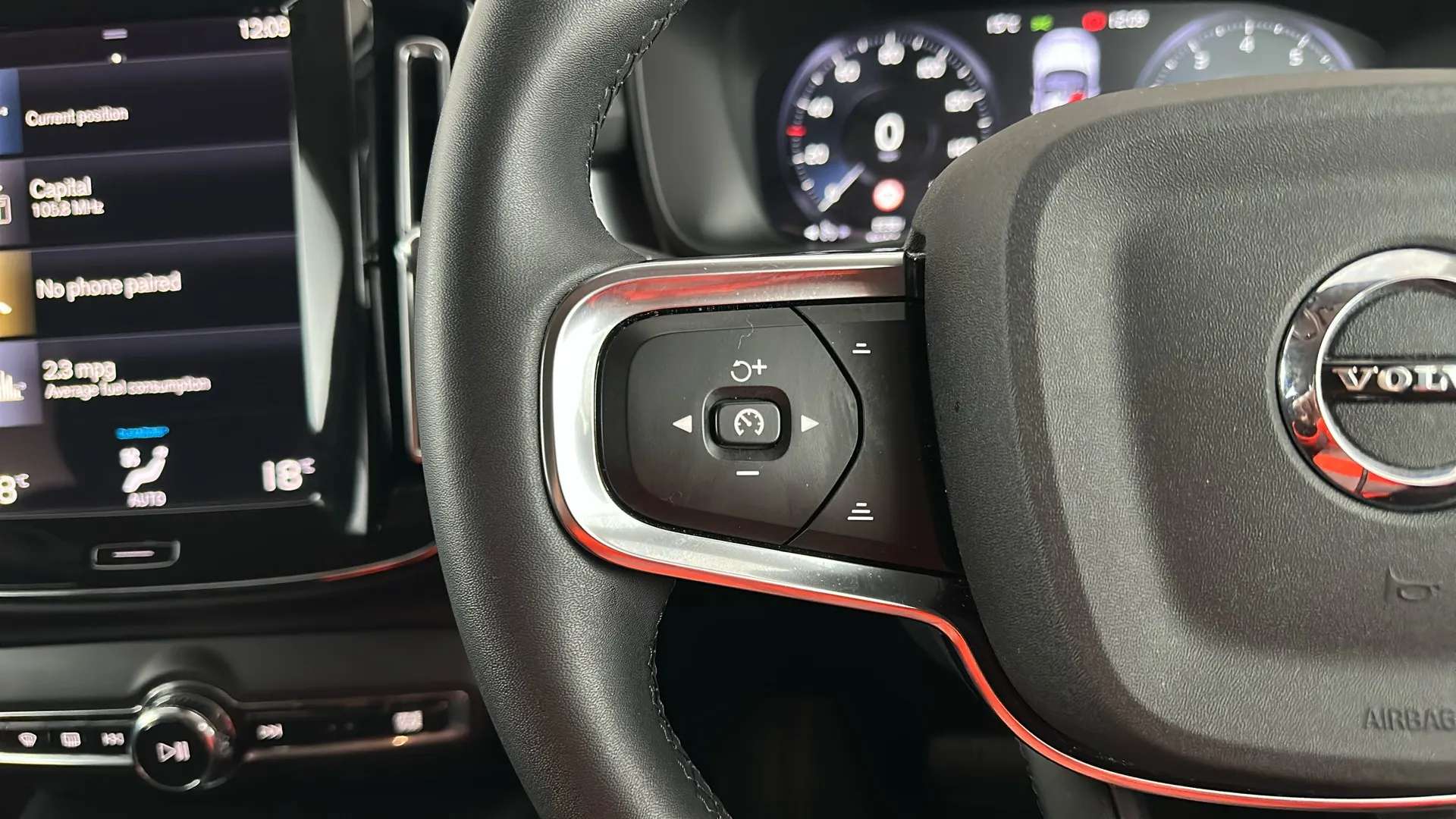 2022 VOLVO XC40 2022 VOLVO XC40