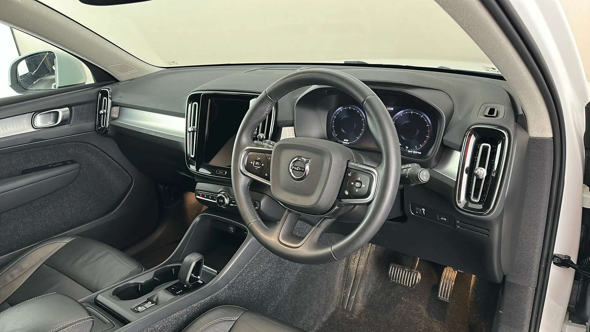 2022 VOLVO XC40 2022 VOLVO XC40