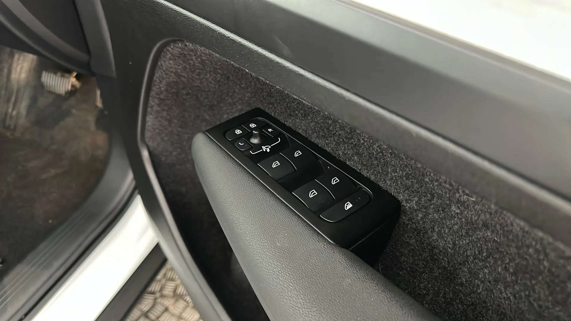 2022 VOLVO XC40 2022 VOLVO XC40